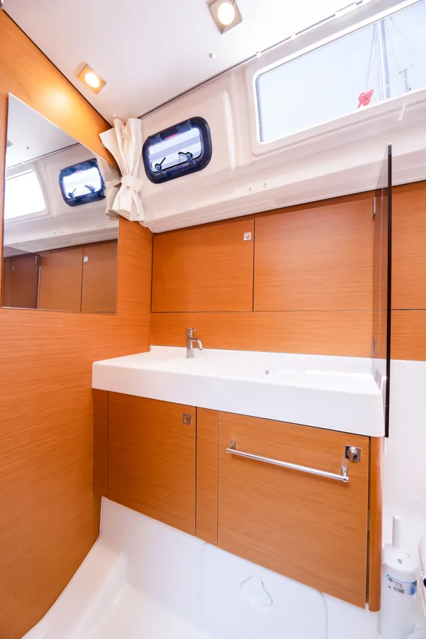 Sun Odyssey 440 — photo 5