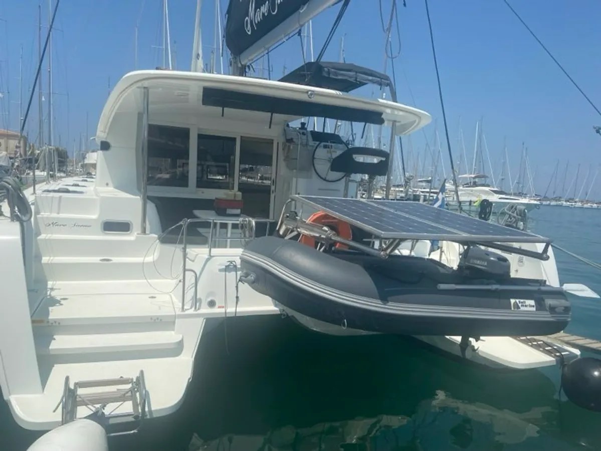 Lagoon 40 — photo 1