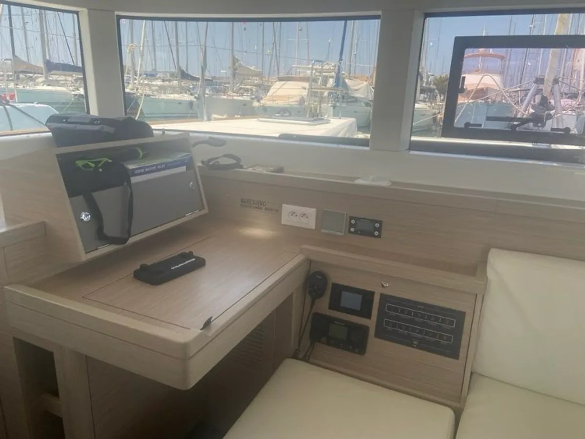 Lagoon 40 — photo 13