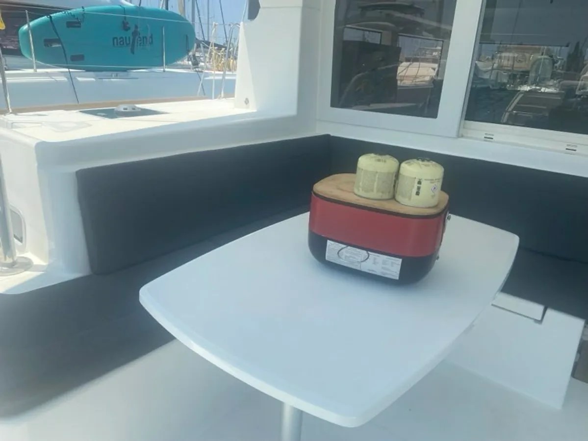 Lagoon 40 — photo 21