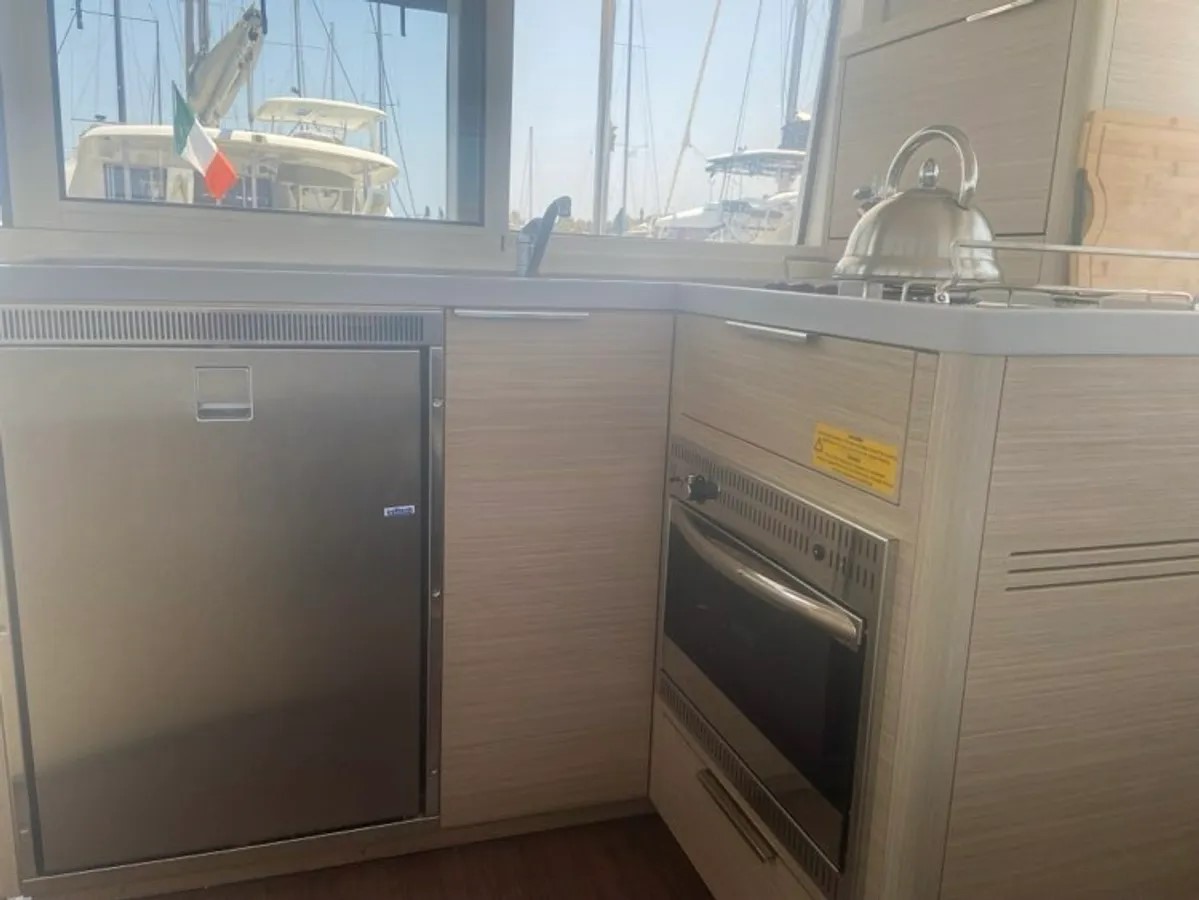 Lagoon 40 — photo 18