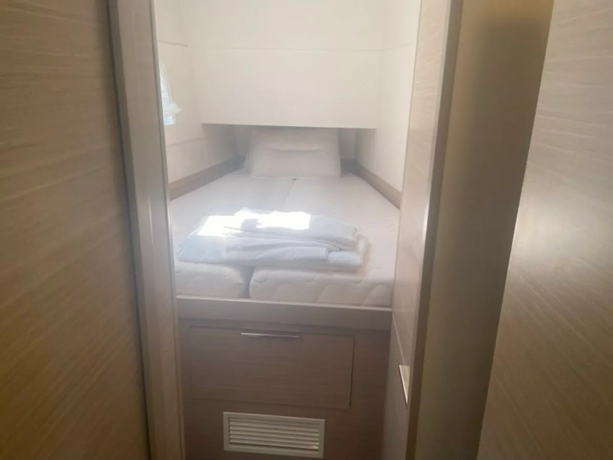 Lagoon 40 — photo 2