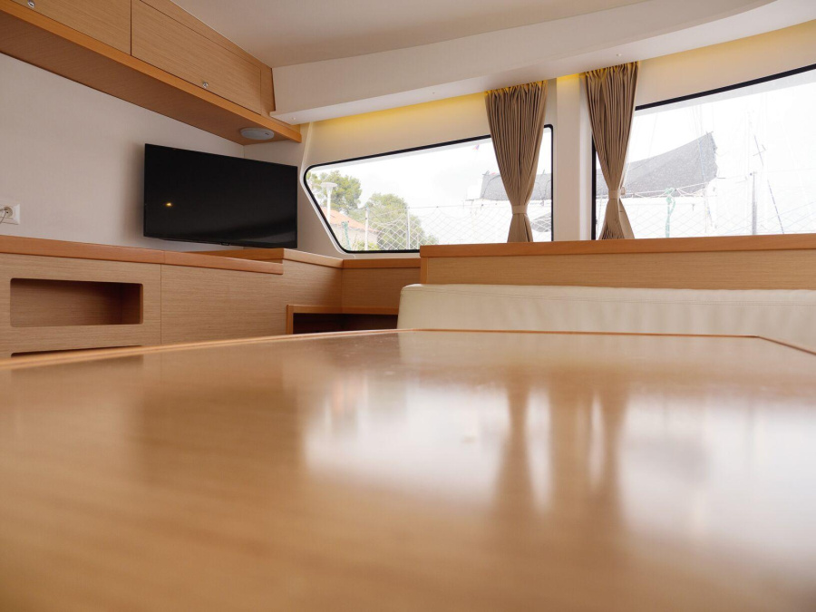 Lagoon 42 — photo 2