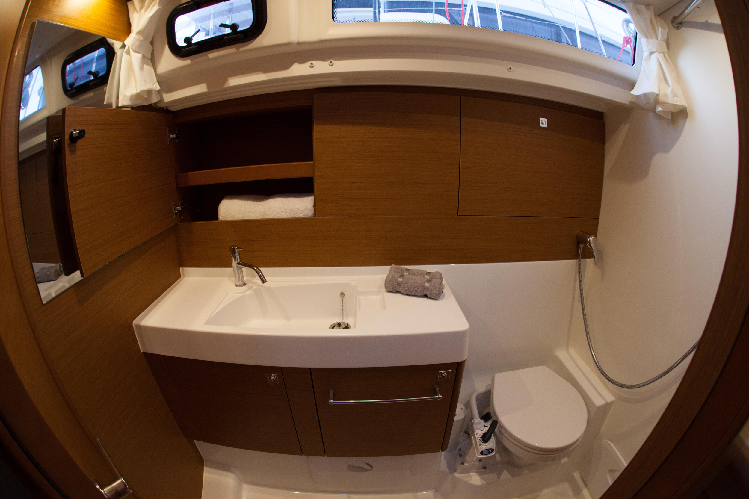 Sun Odyssey 519 - 5 cabs — photo 8