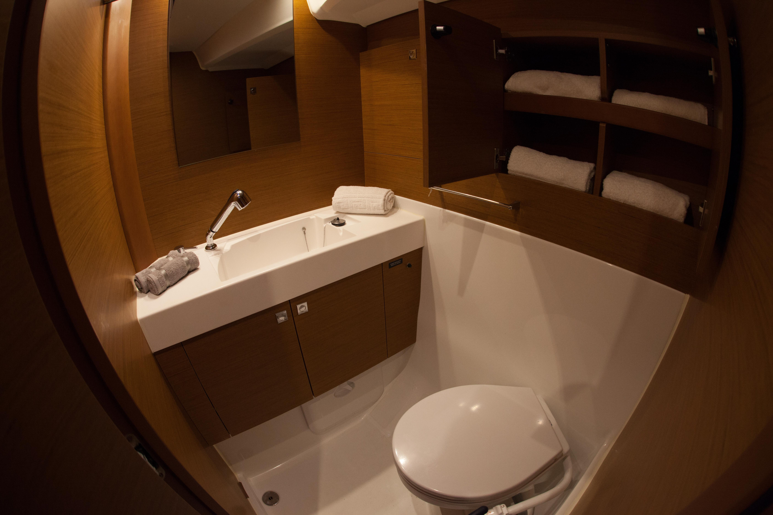 Sun Odyssey 519 - 5 cabs — photo 9