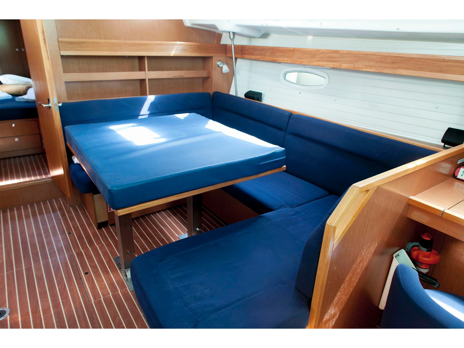 Bavaria 43 Cruiser — photo 4