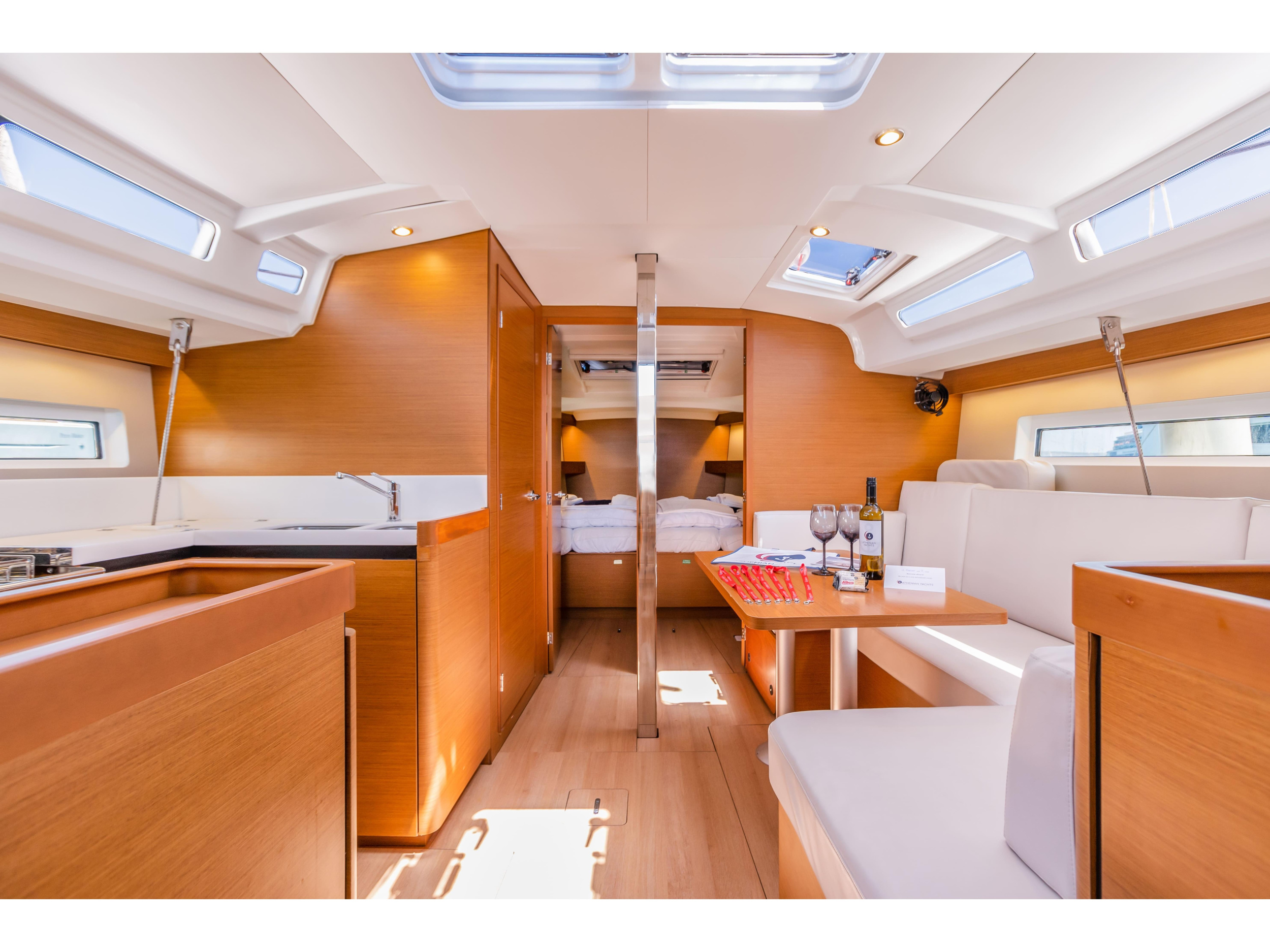 Sun Odyssey 440 — photo 7