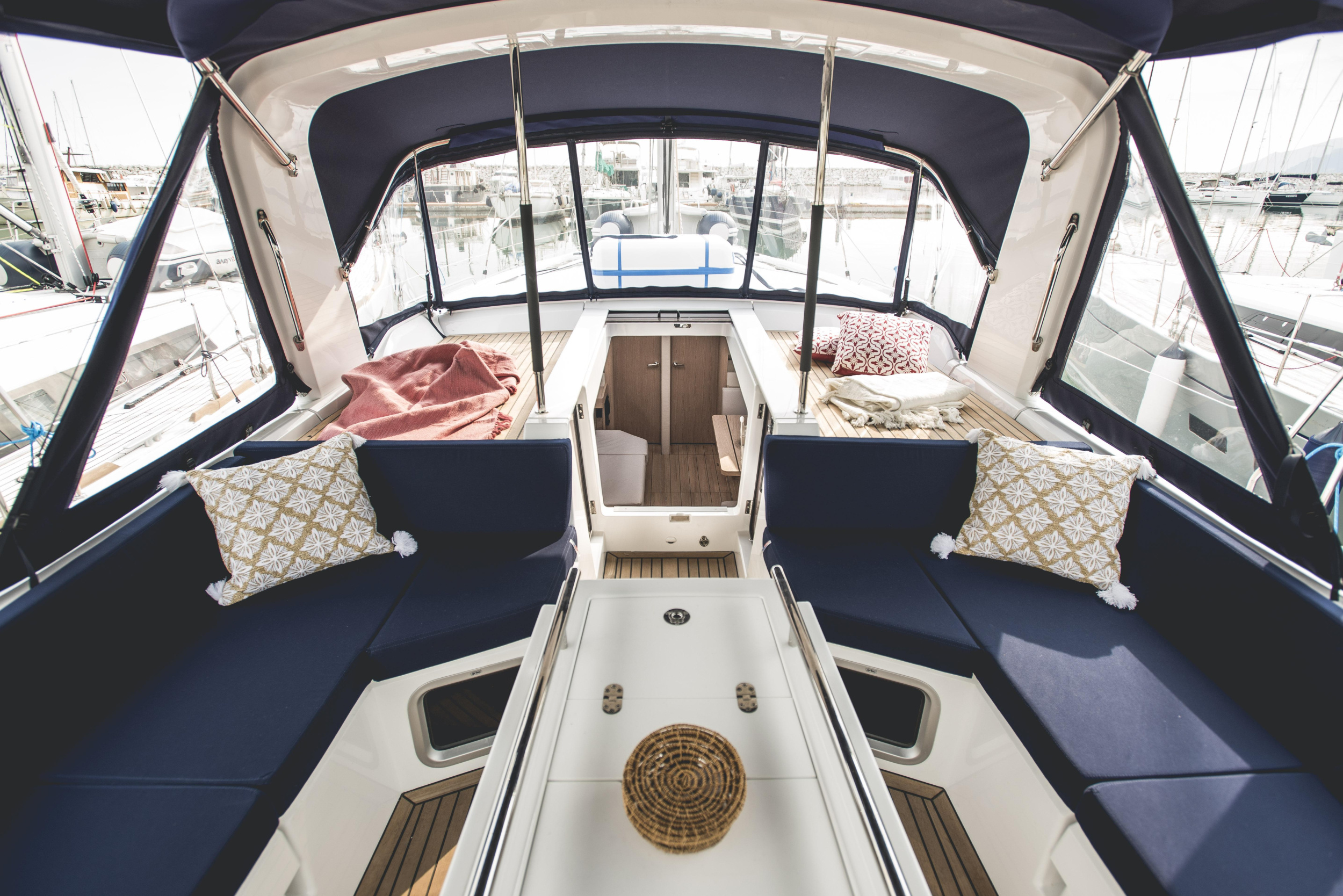 Oceanis 51.1 — photo 15