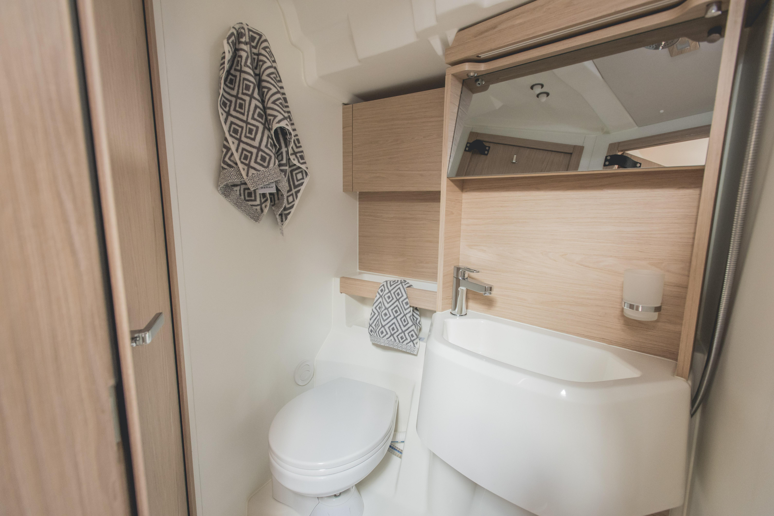 Oceanis 51.1 — photo 10