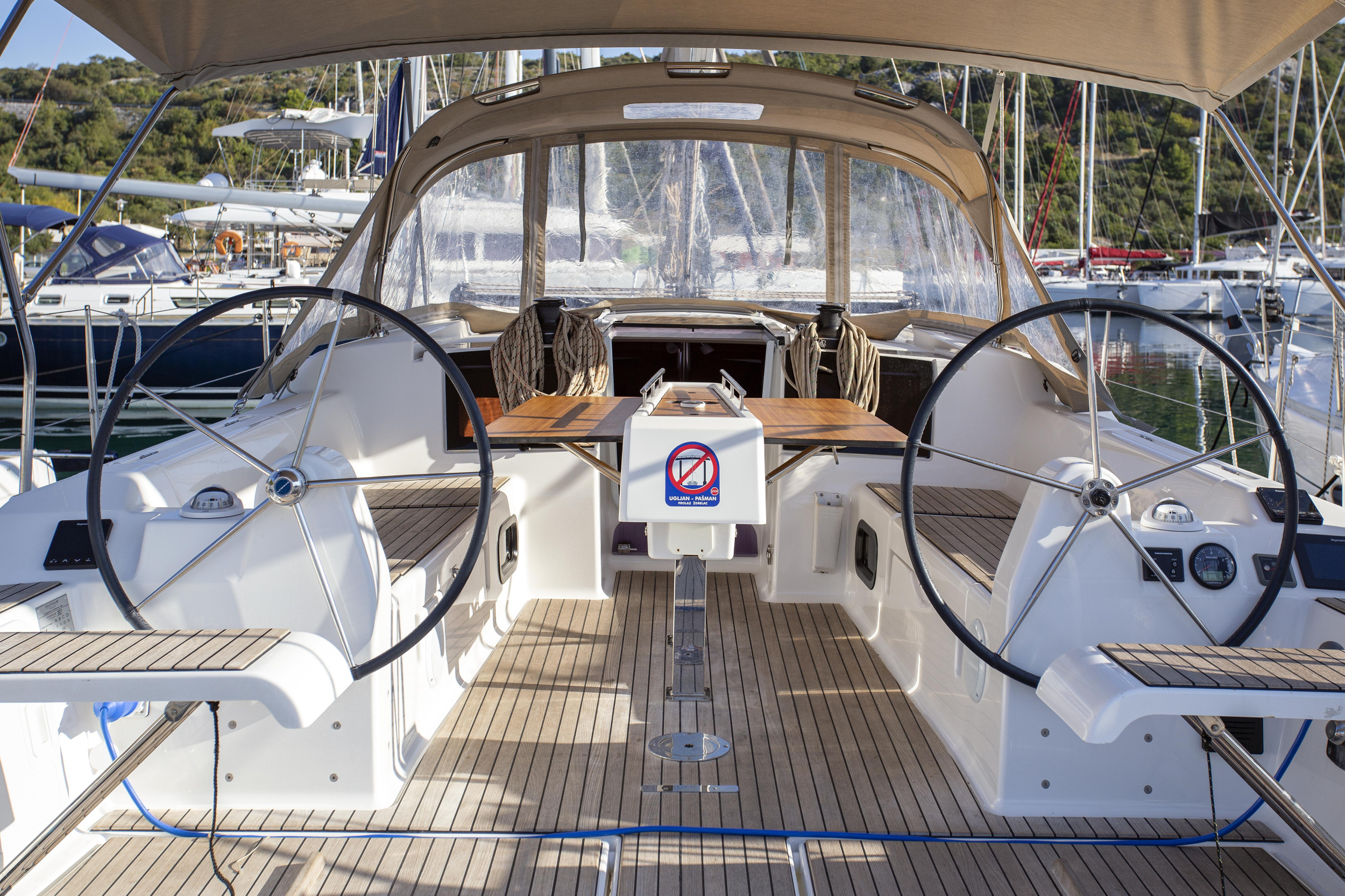 Dufour 382 GL — photo 23