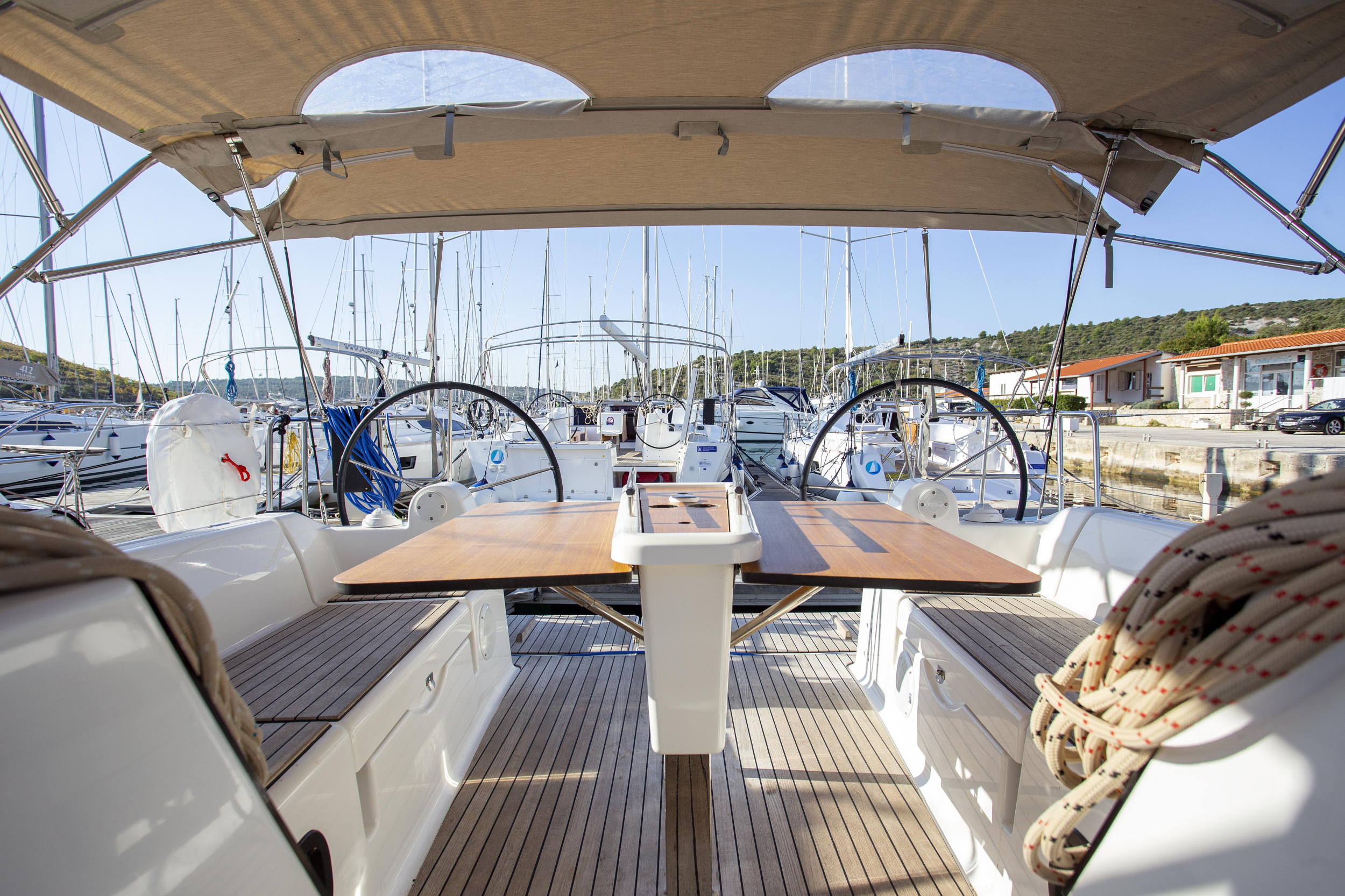 Dufour 382 GL — photo 13