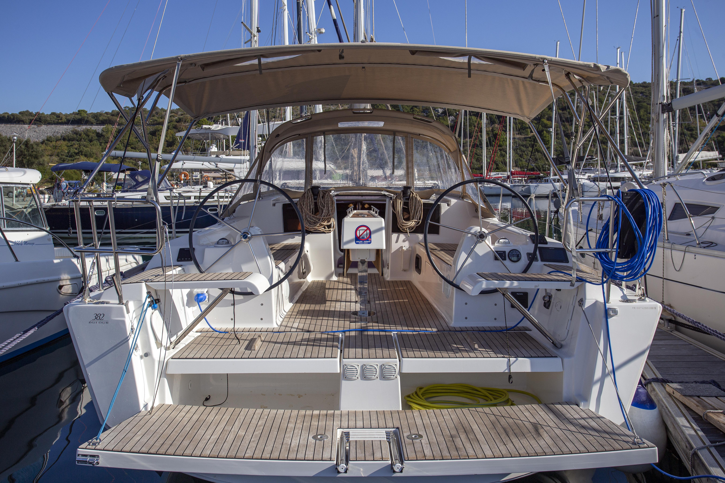 Dufour 382 GL — photo 11