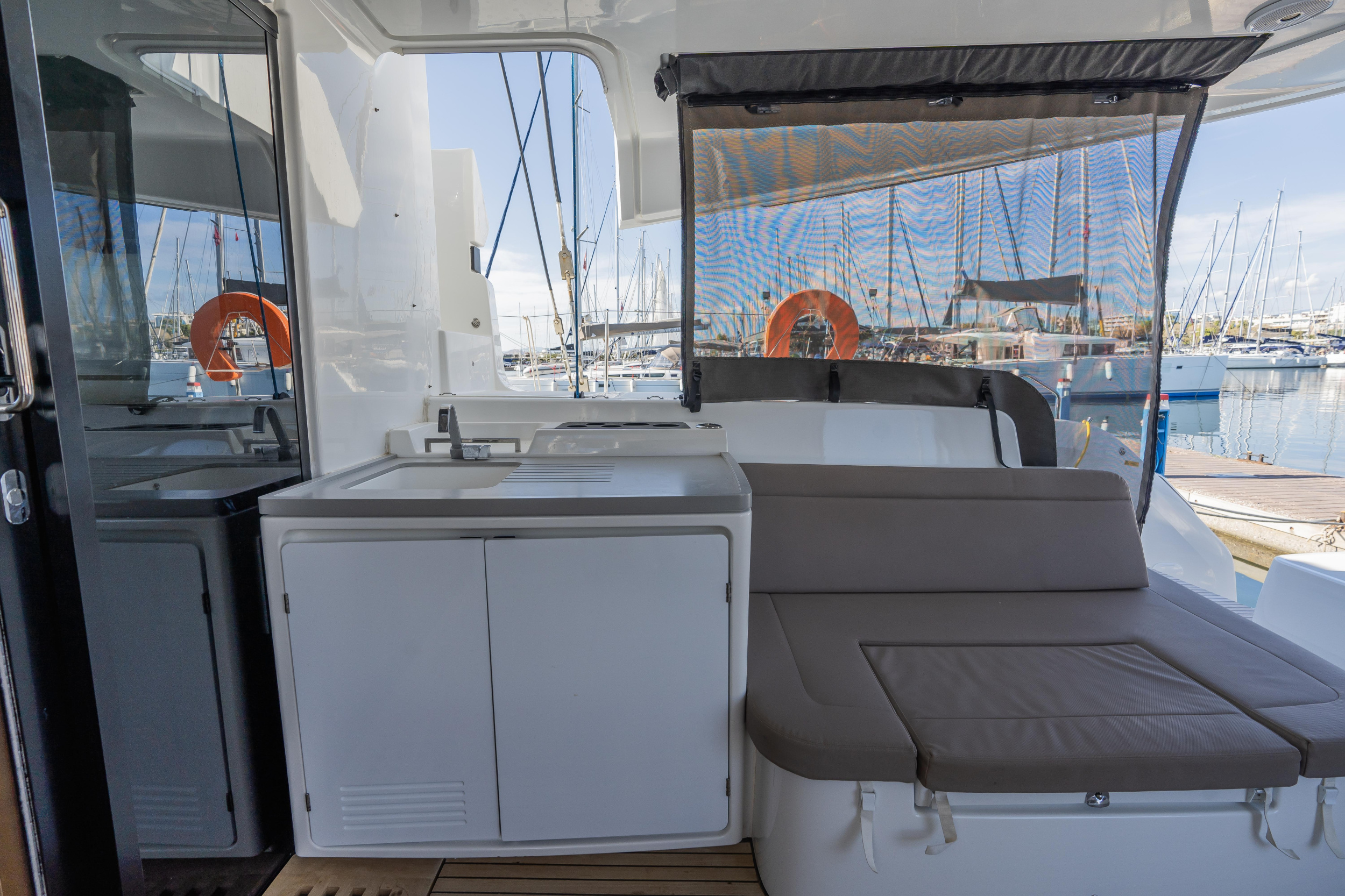 Lagoon 50 (6 cabs) - Skippered — photo 8