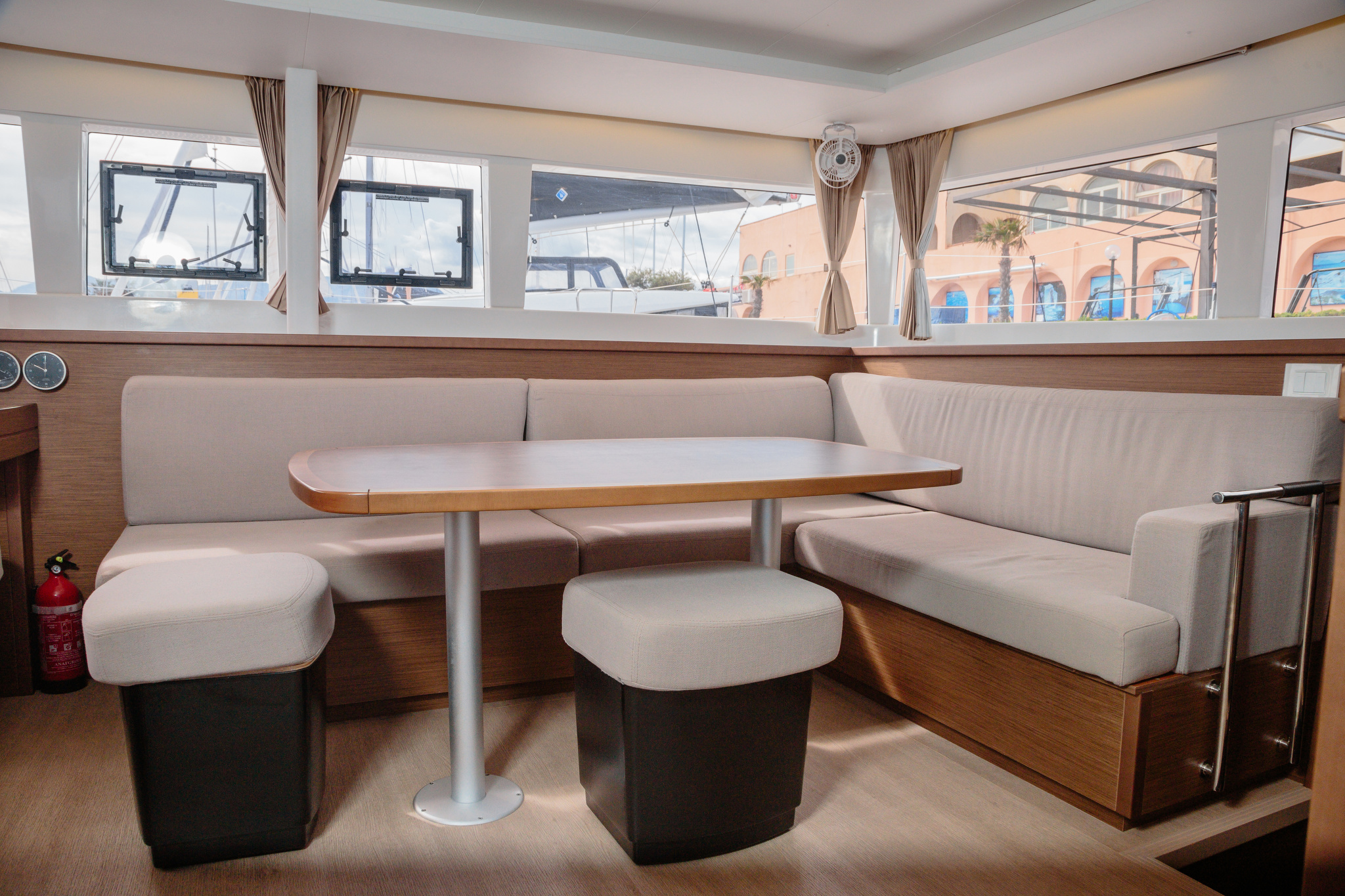 Lagoon 450 Fly — photo 9