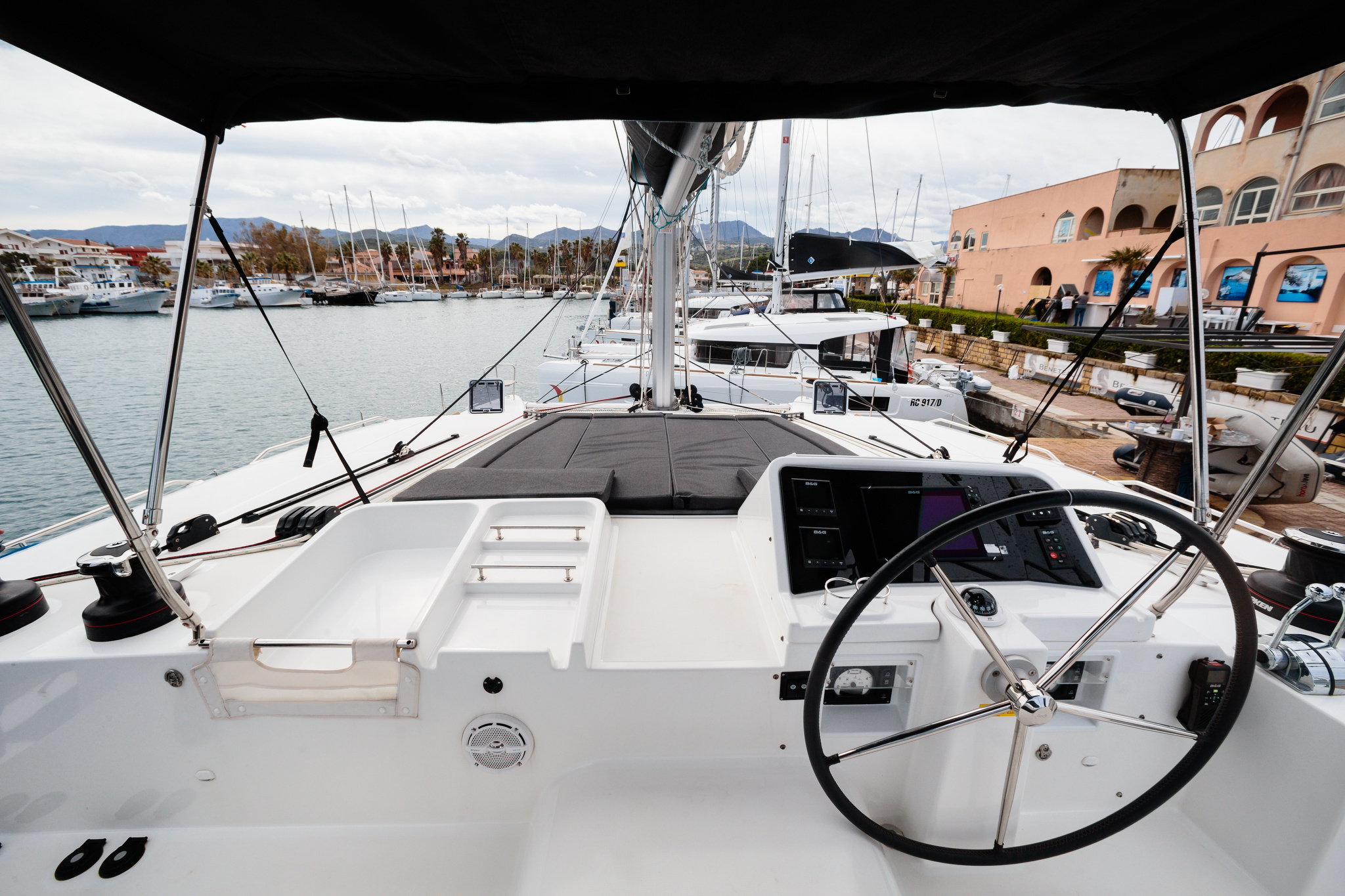 Lagoon 450 Fly — photo 12