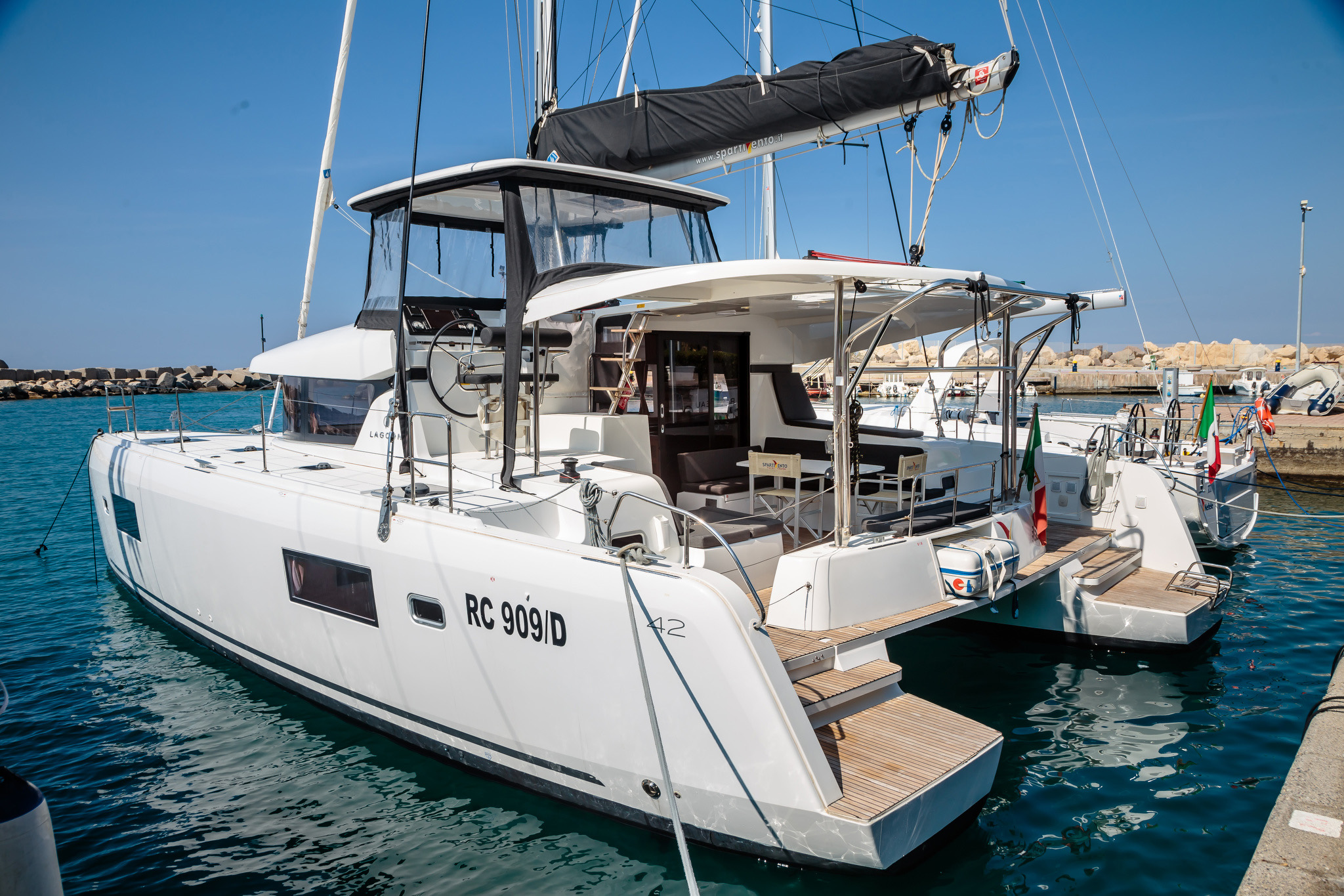 Lagoon 42 — photo 11