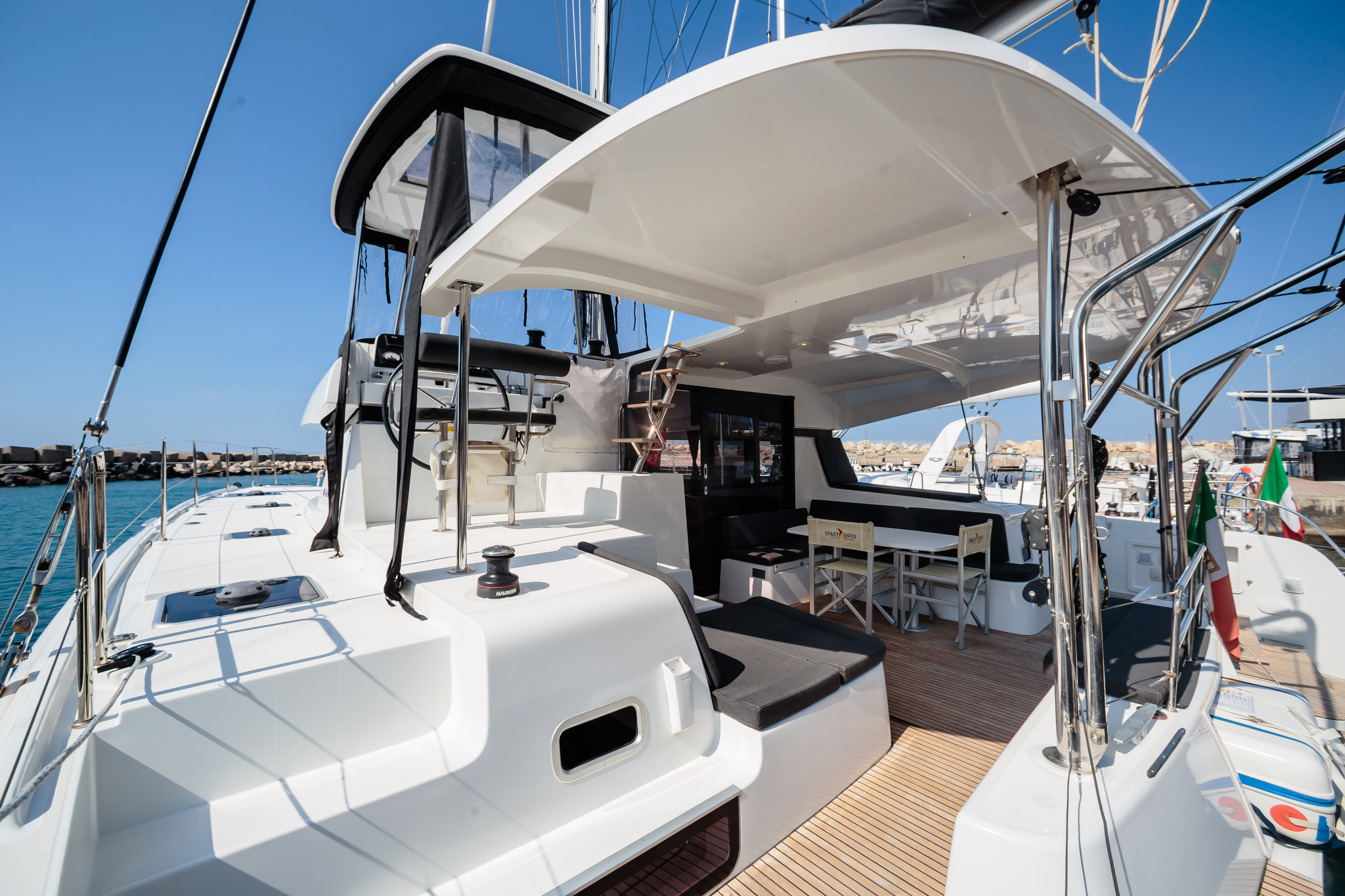 Lagoon 42 — photo 2