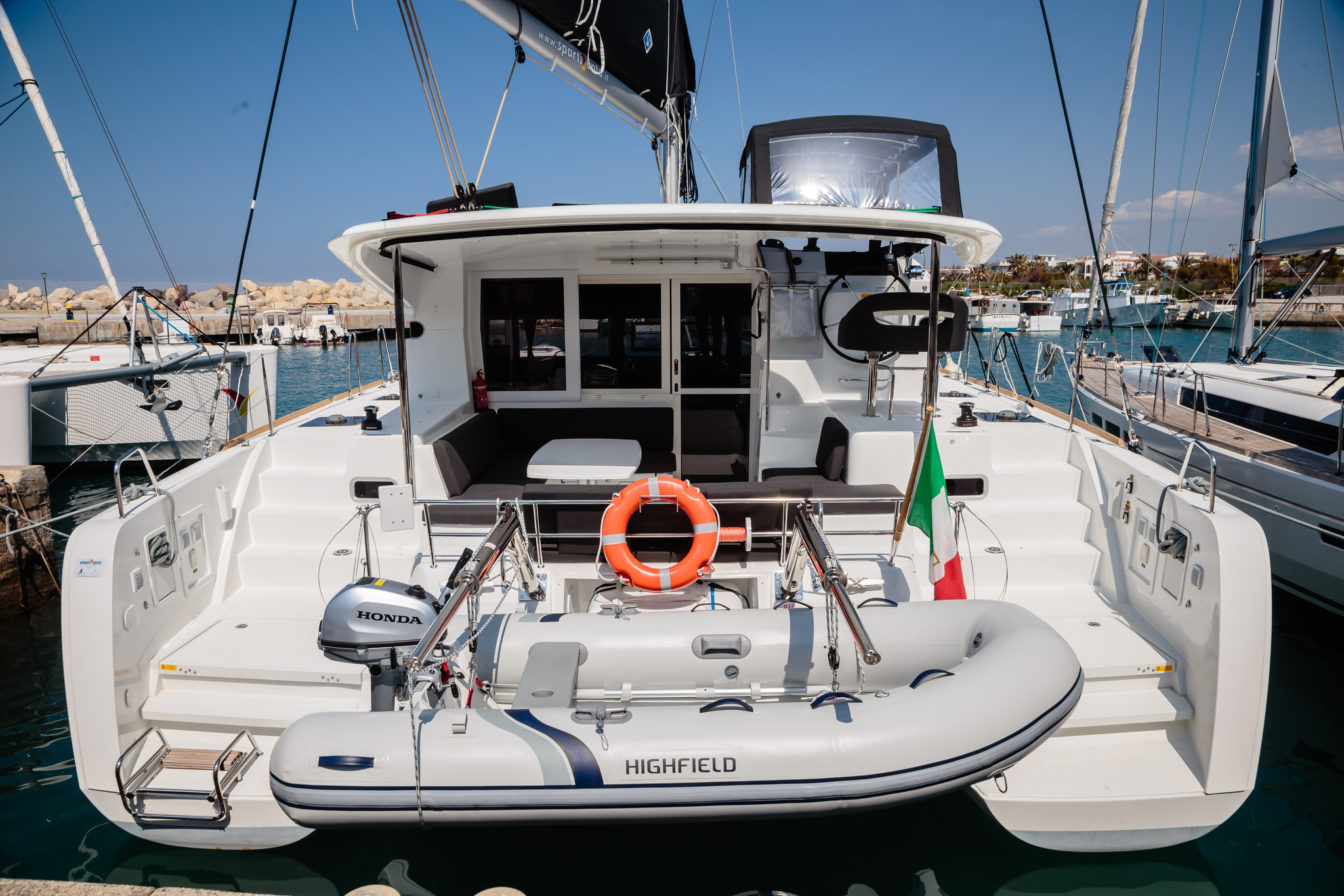 Lagoon 40 — photo 16