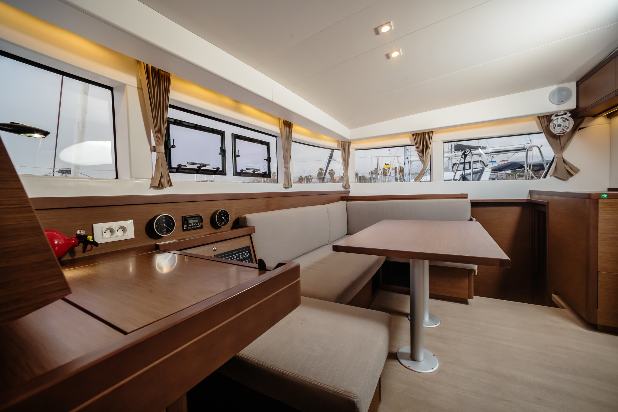Lagoon 40 — photo 10