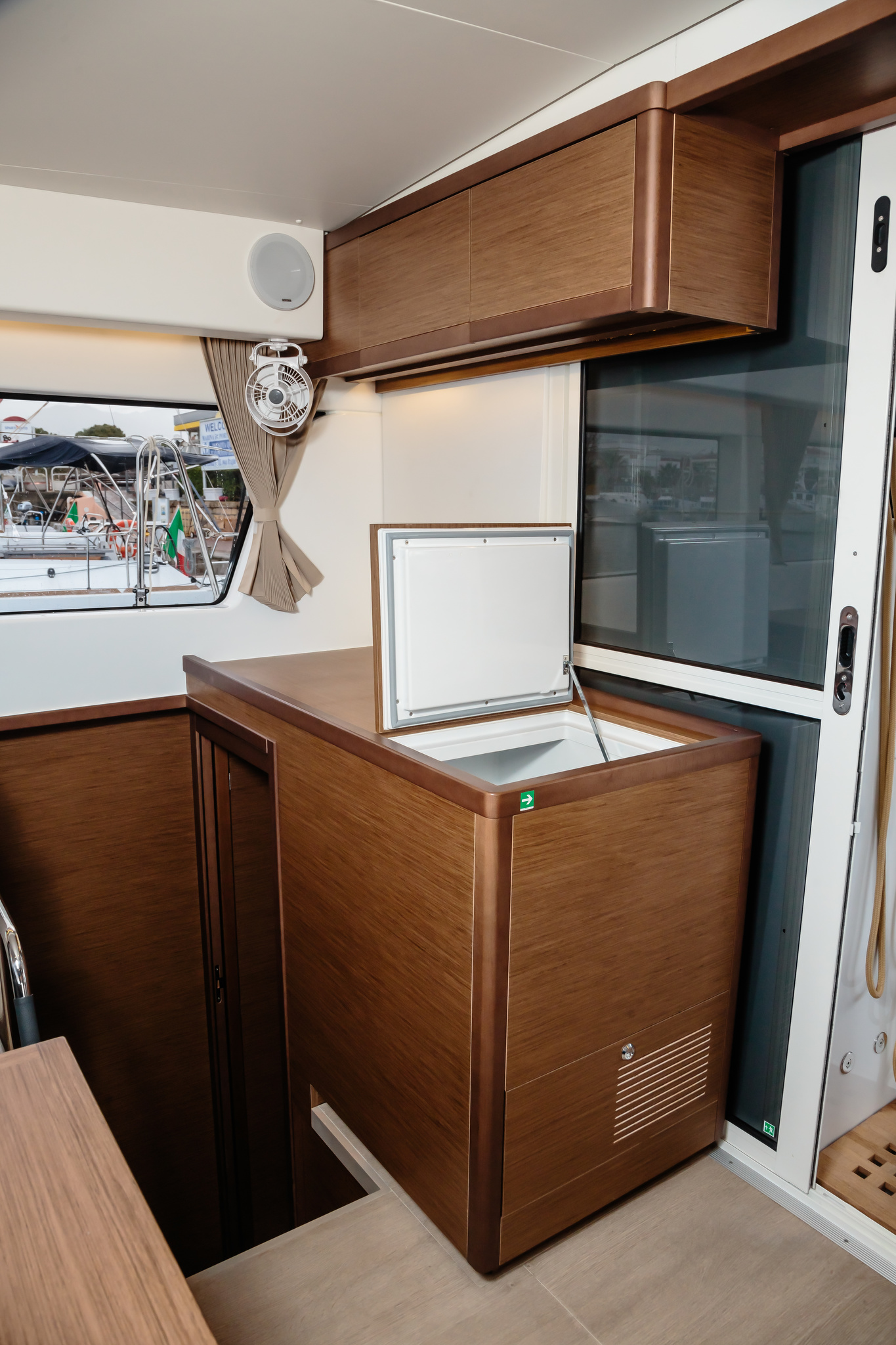 Lagoon 40 — photo 18