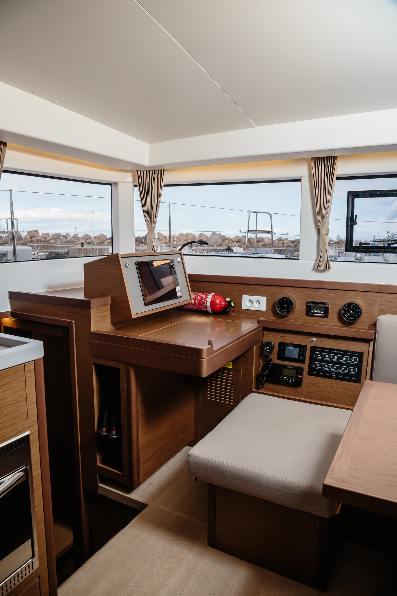 Lagoon 40 — photo 2