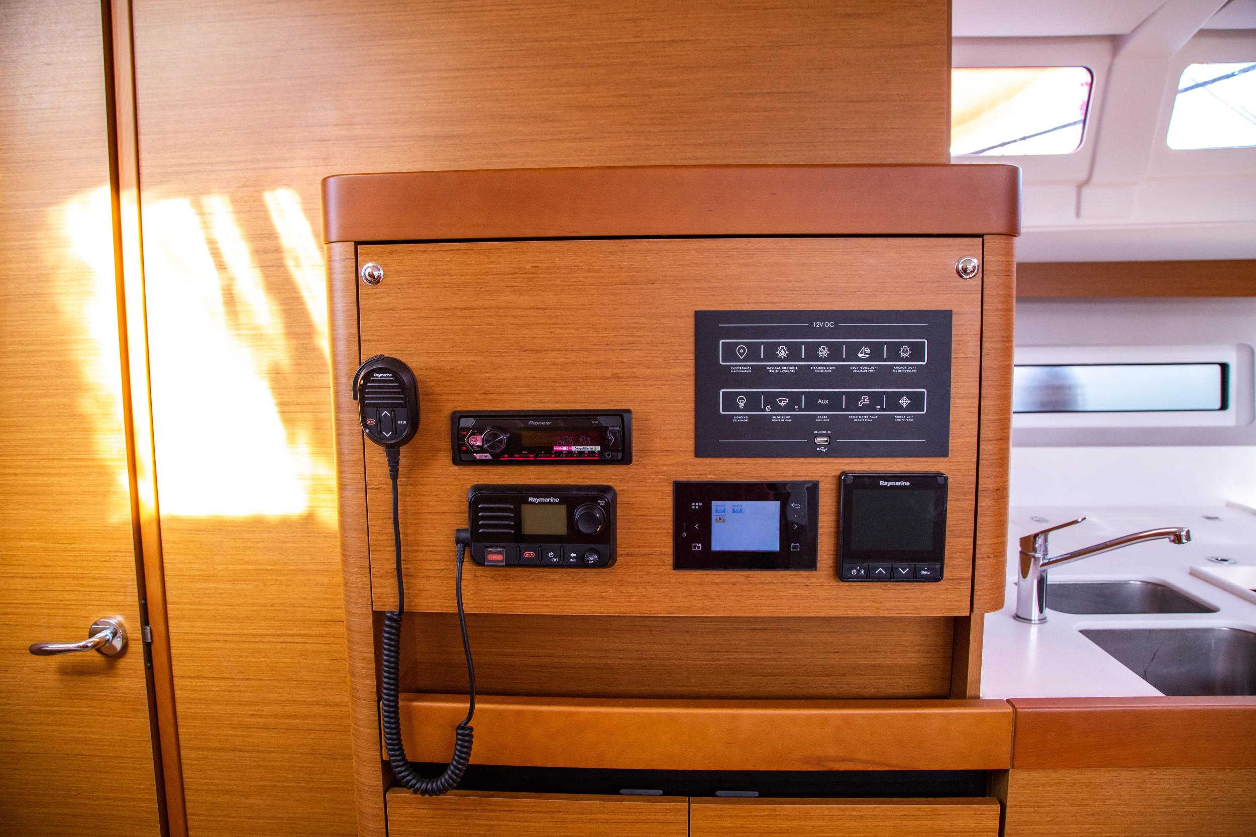 Sun Odyssey 490 5 cabins — photo 4