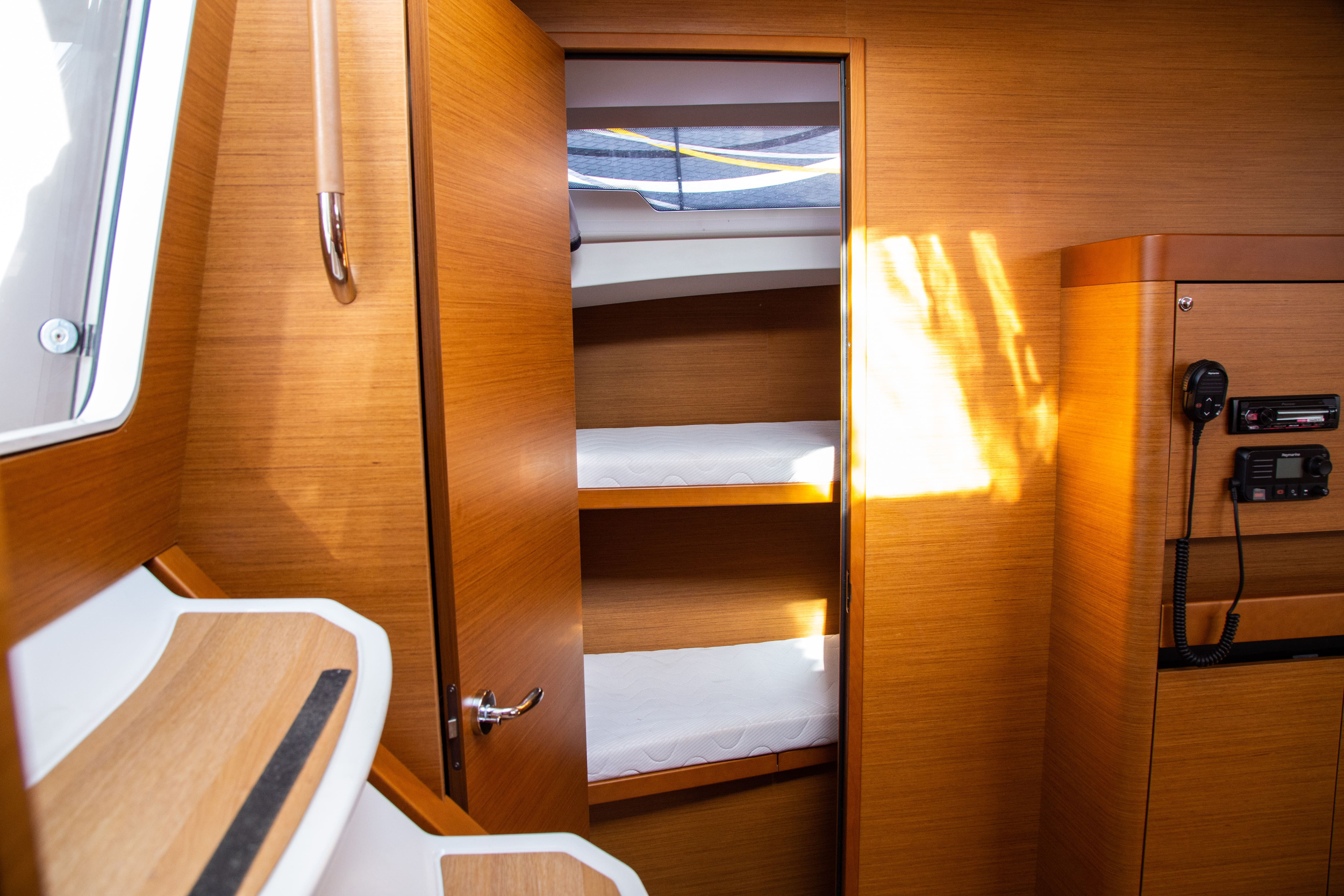 Sun Odyssey 490 5 cabins — photo 3