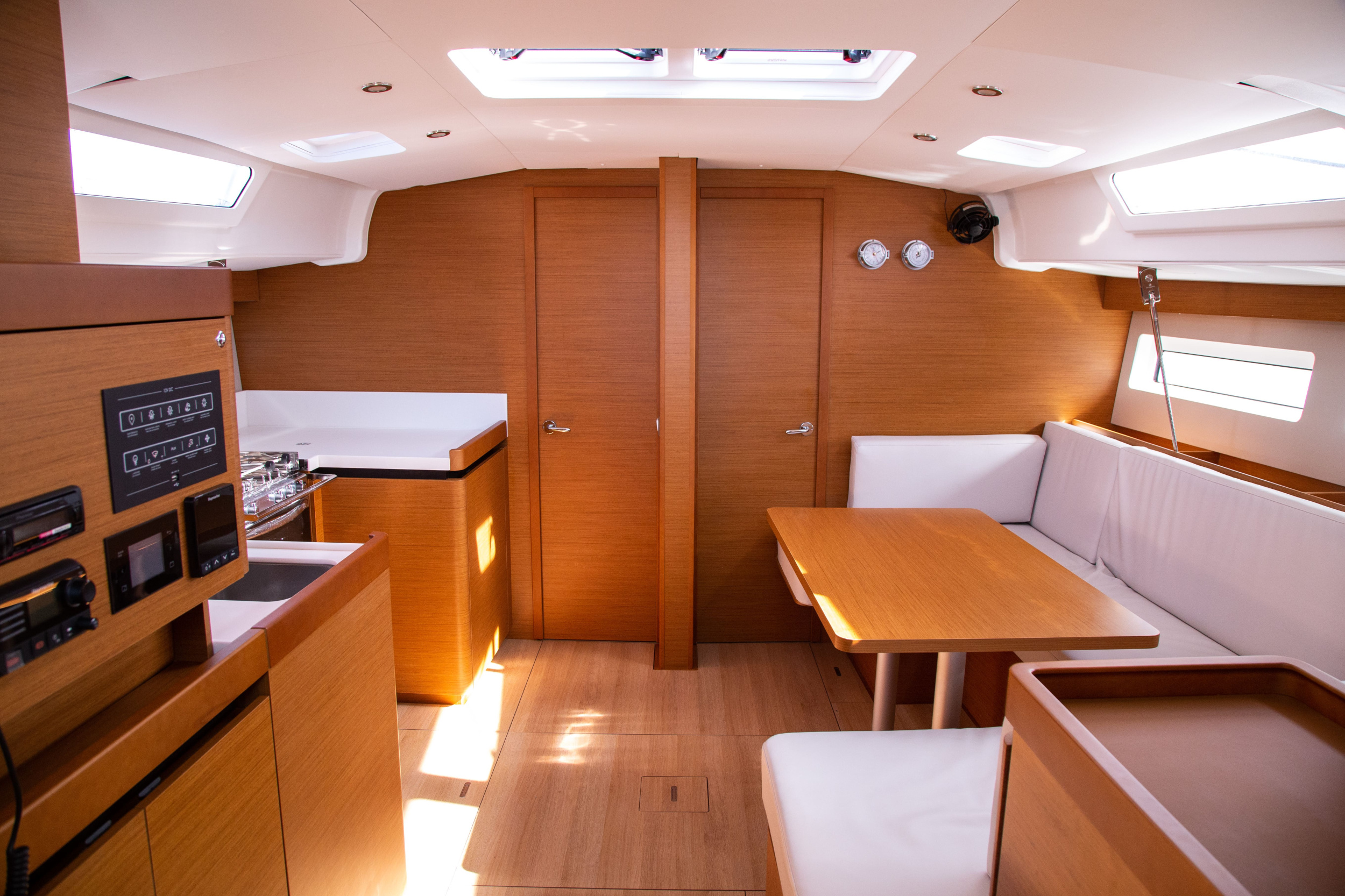 Sun Odyssey 490 5 cabins — photo 10