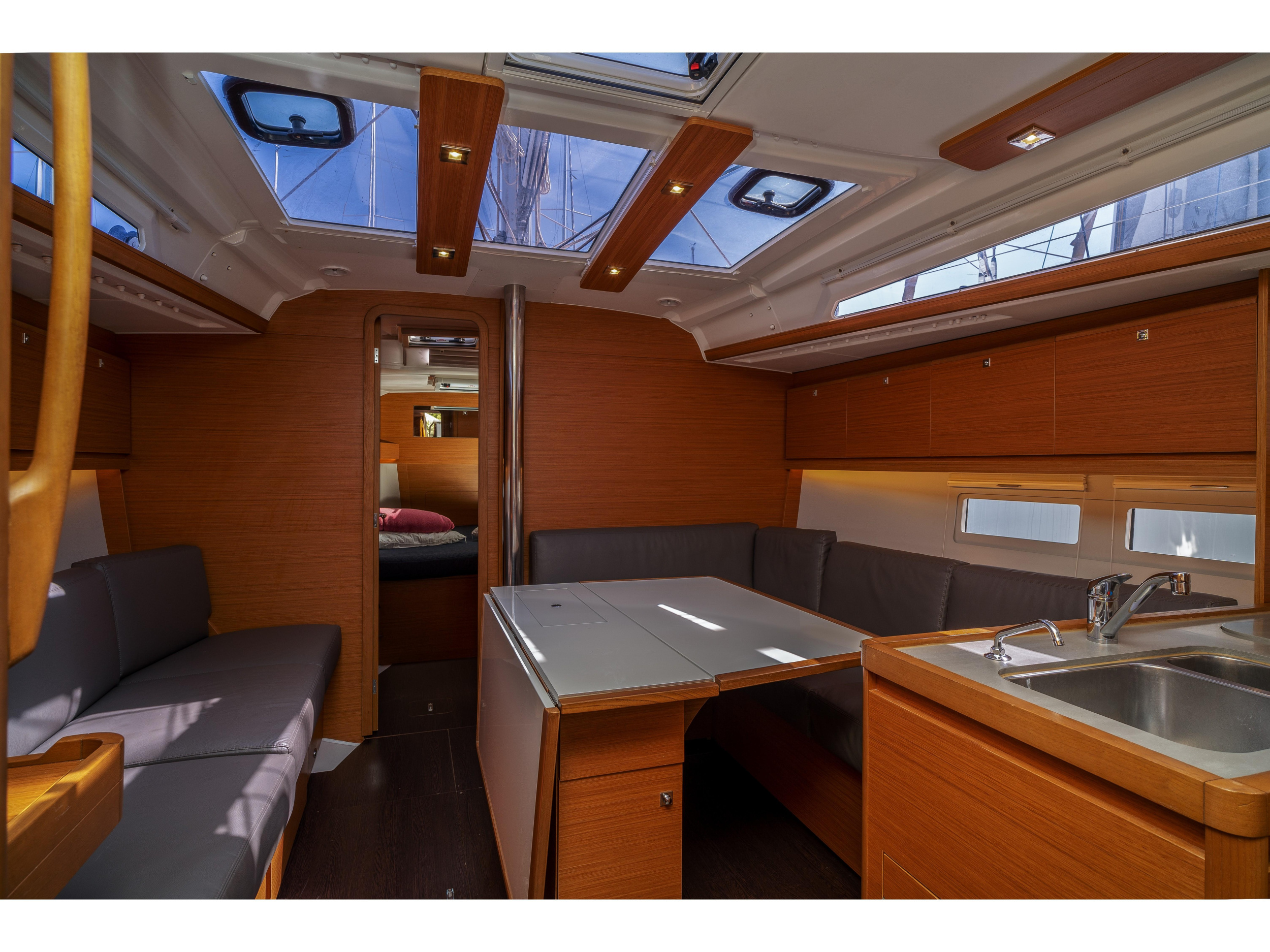 Dufour 390 Grand Large — photo 13