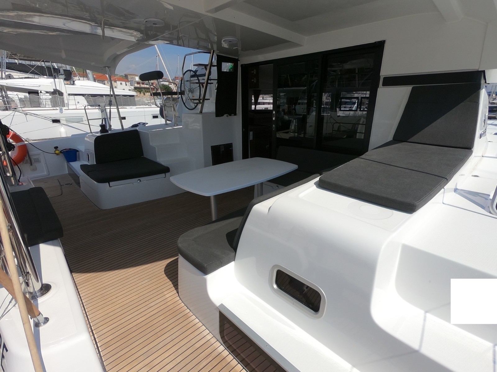 Lagoon 42 — photo 1