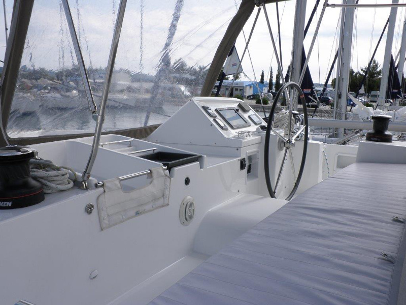 Lagoon 450 — photo 3