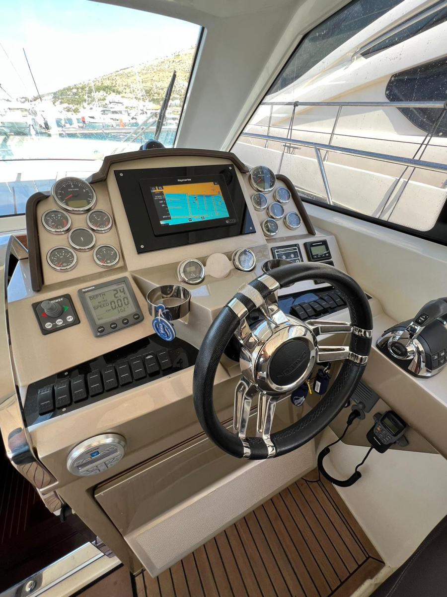 Galeon 385 HTS — photo 9