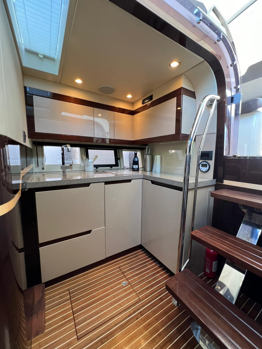 Galeon 385 HTS — photo 17