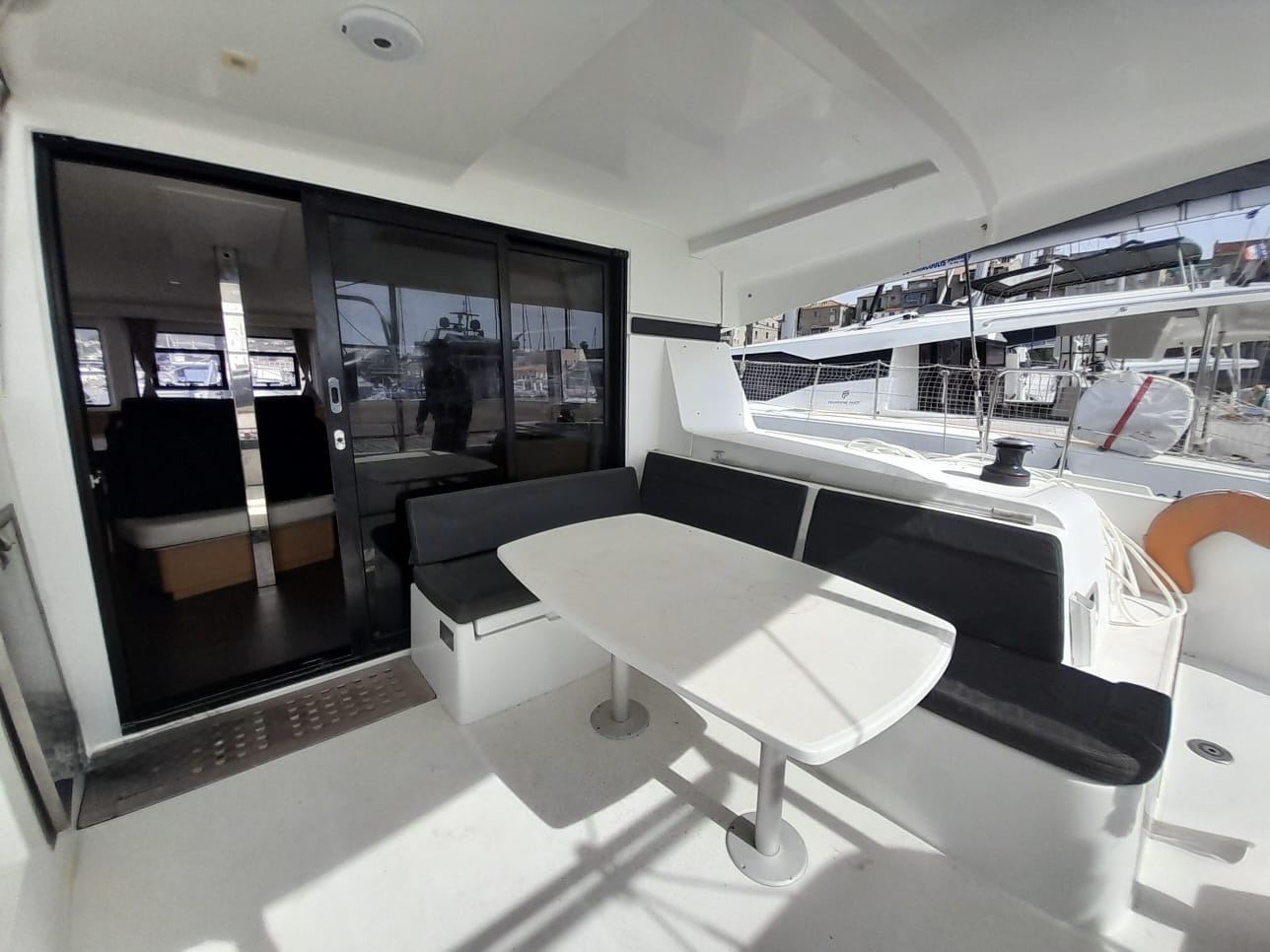 Lagoon 42 — photo 12