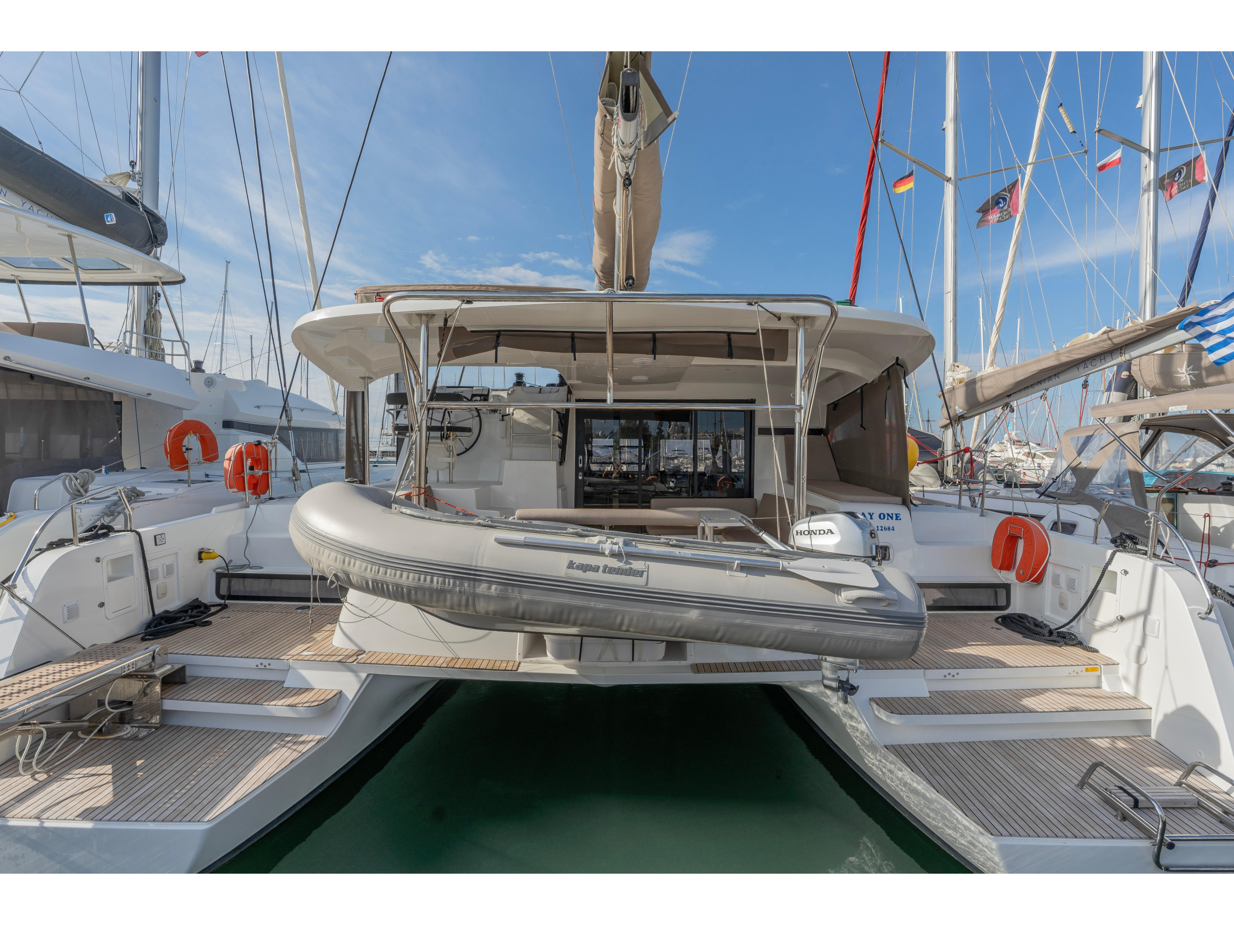 Lagoon 42 (4 dbl / 1 single ) — photo 1