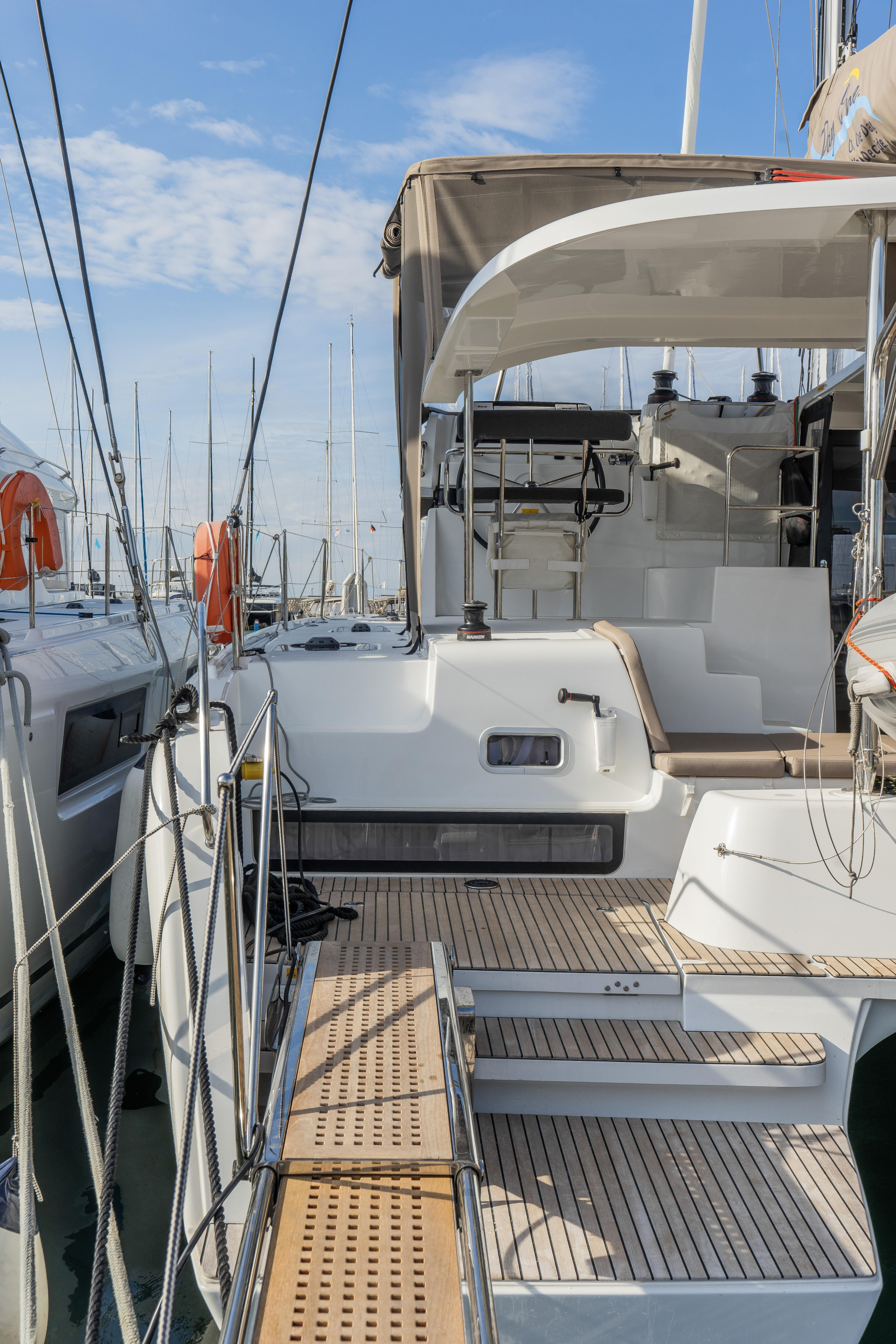 Lagoon 42 (4 dbl / 1 single ) — photo 4