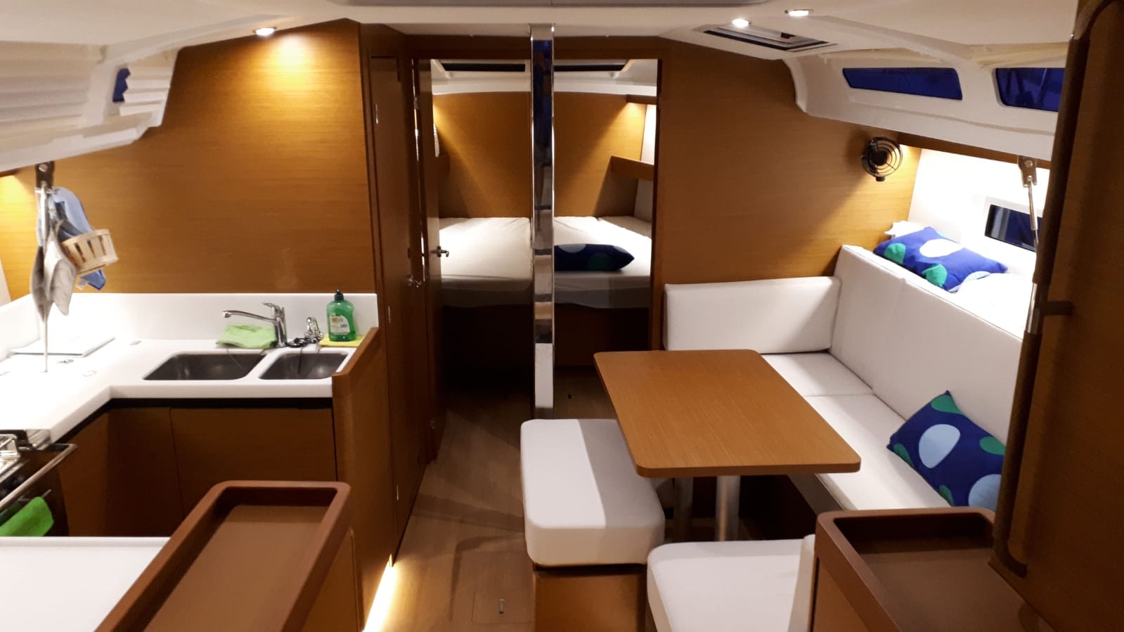 Sun Odyssey 440 — photo 5