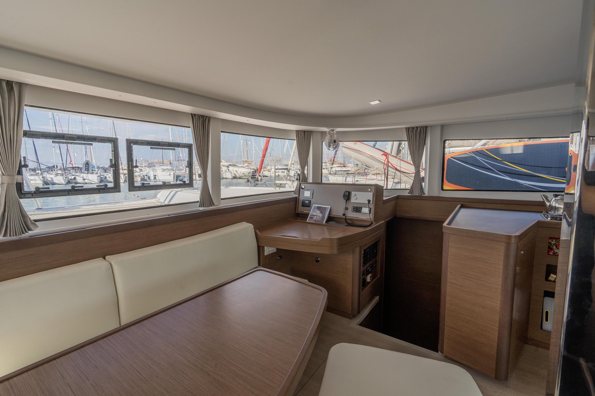Lagoon 42 (4 dbl / 1 single ) — photo 17