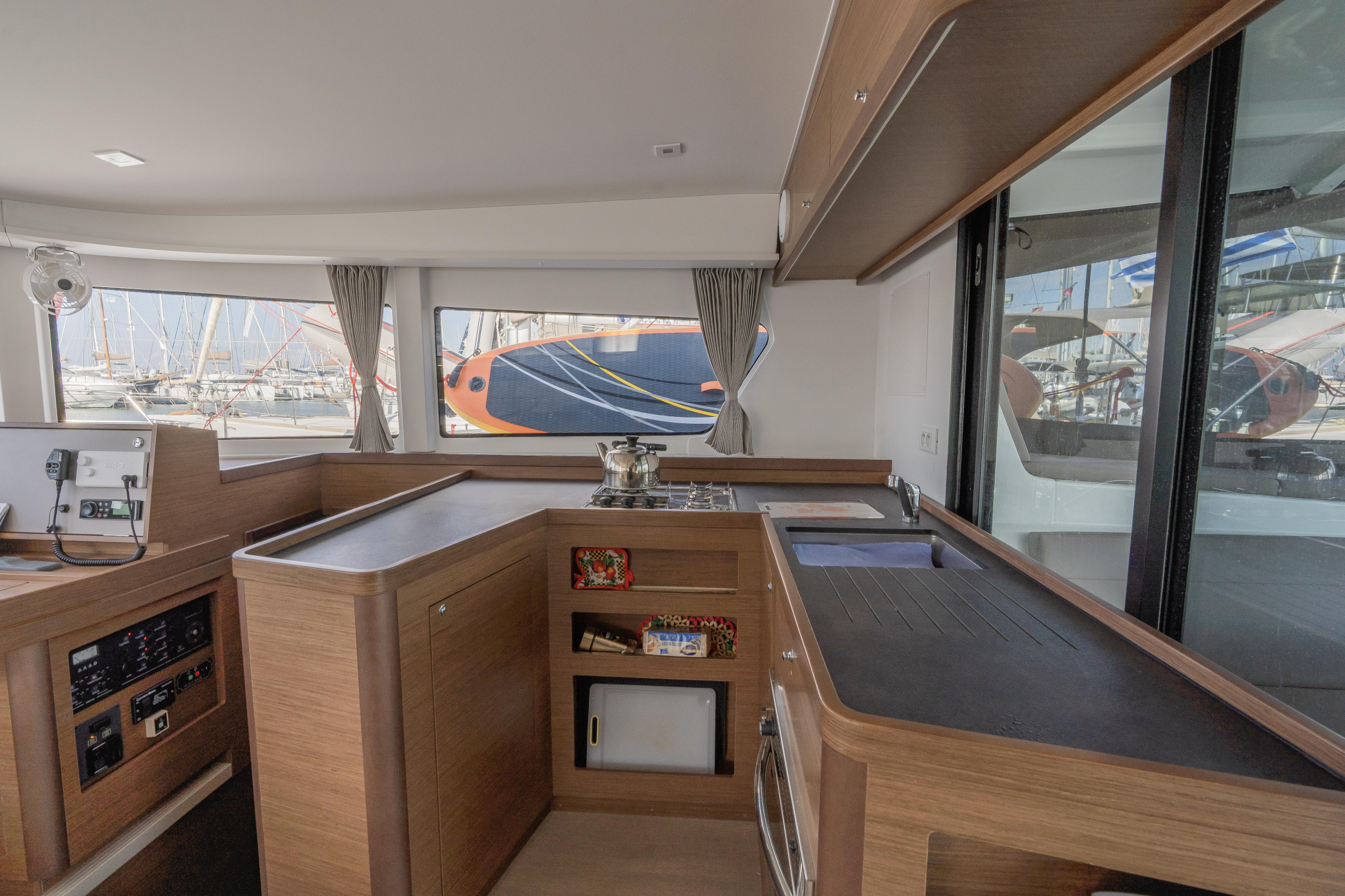 Lagoon 42 (4 dbl / 1 single ) — photo 6