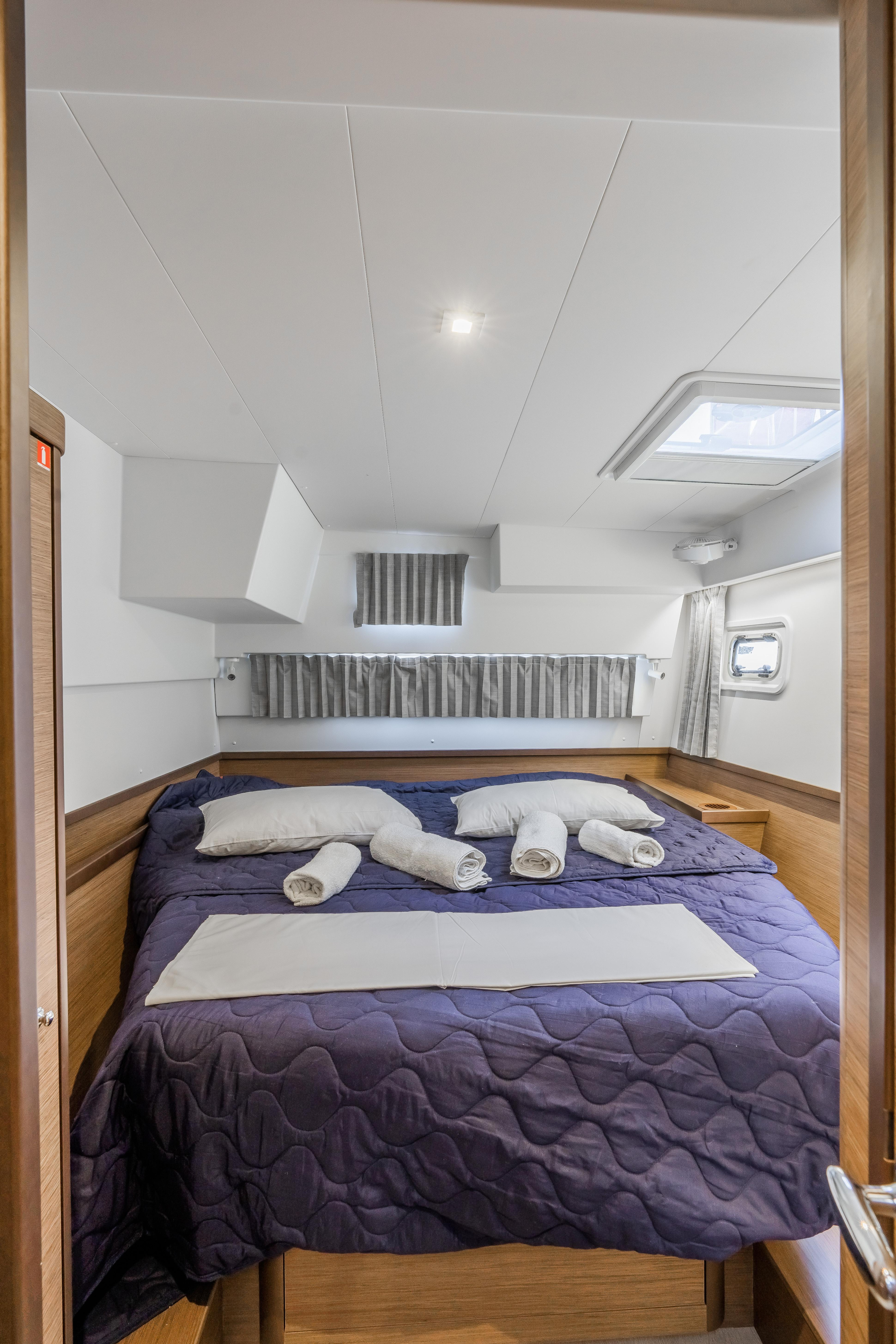 Lagoon 42 (4 dbl / 1 single ) — photo 23