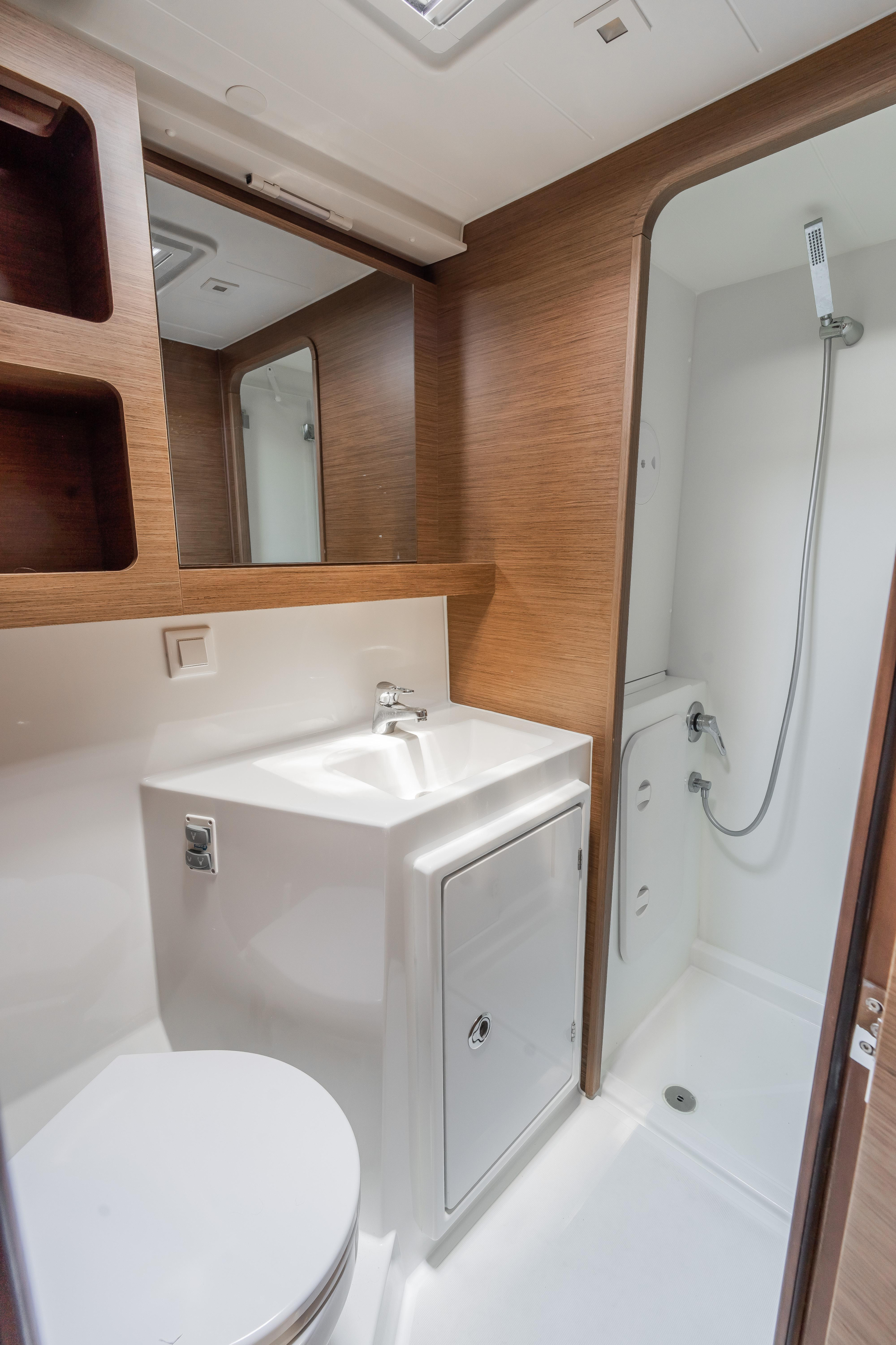 Lagoon 42 (4 dbl / 1 single ) — photo 11
