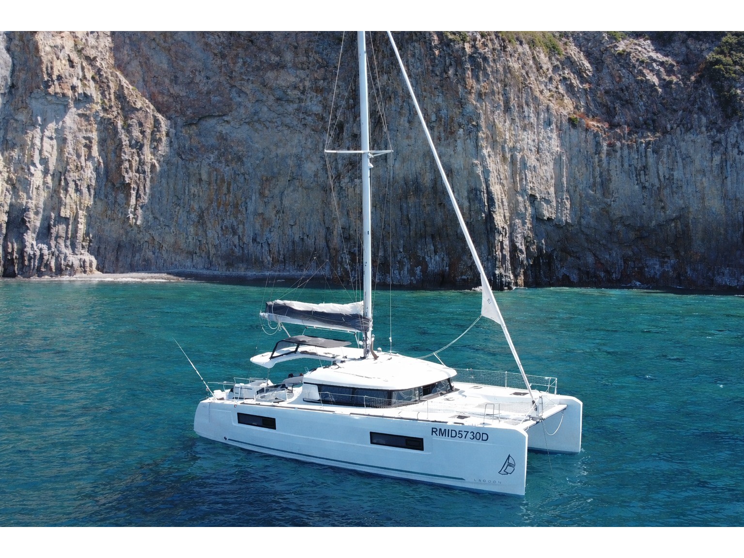 Lagoon 40 — photo 1