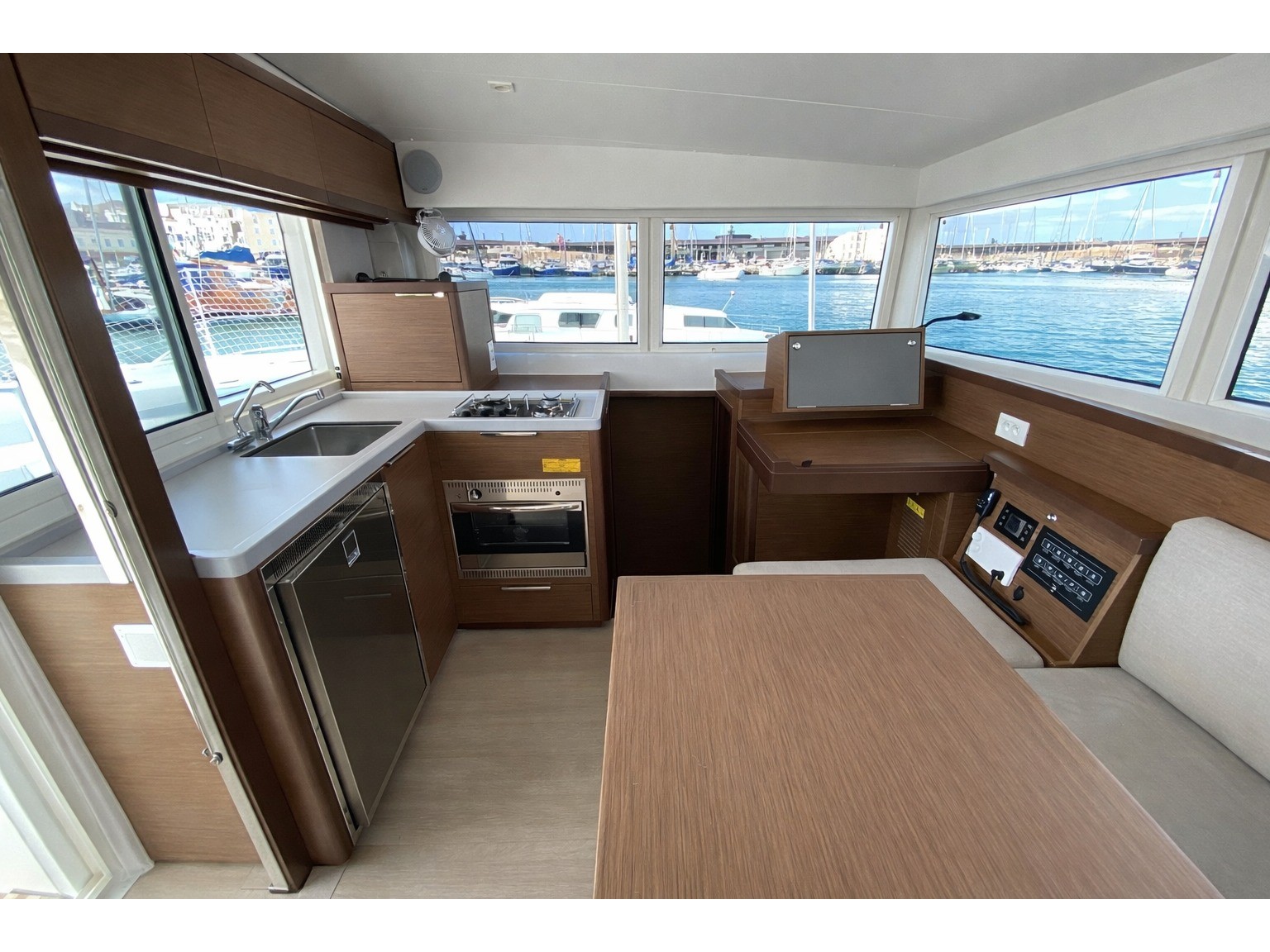 Lagoon 40 — photo 4