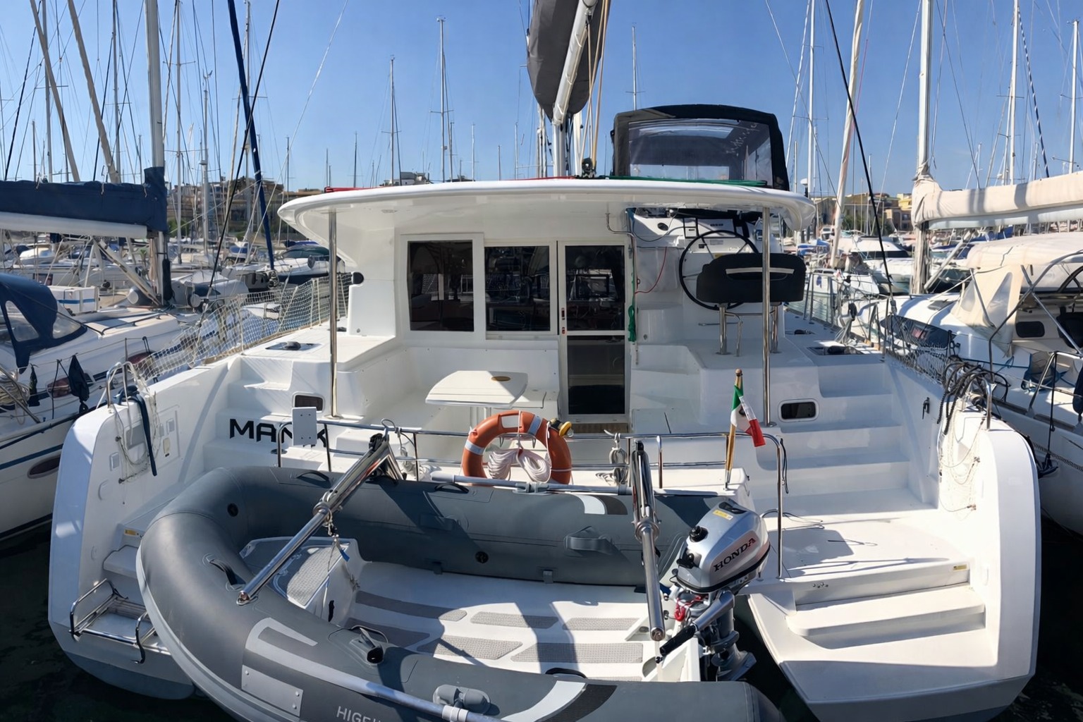 Lagoon 40 — photo 2