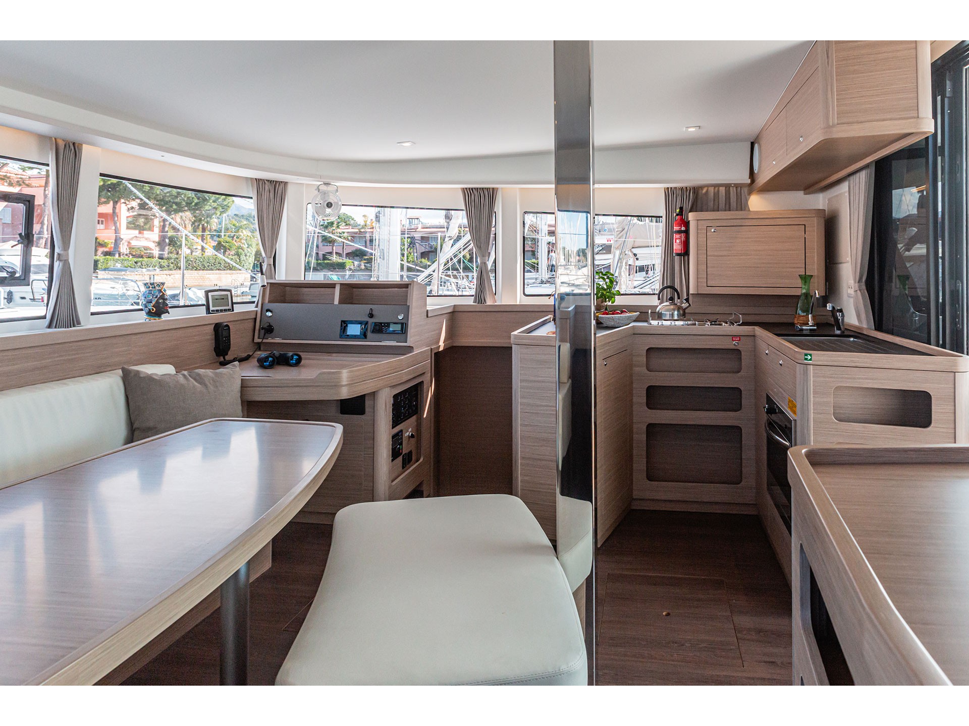 Lagoon 42 — photo 2