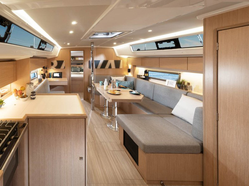 Bavaria C42 — photo 2