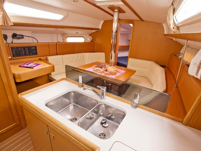Sun Odyssey 36i — photo 3