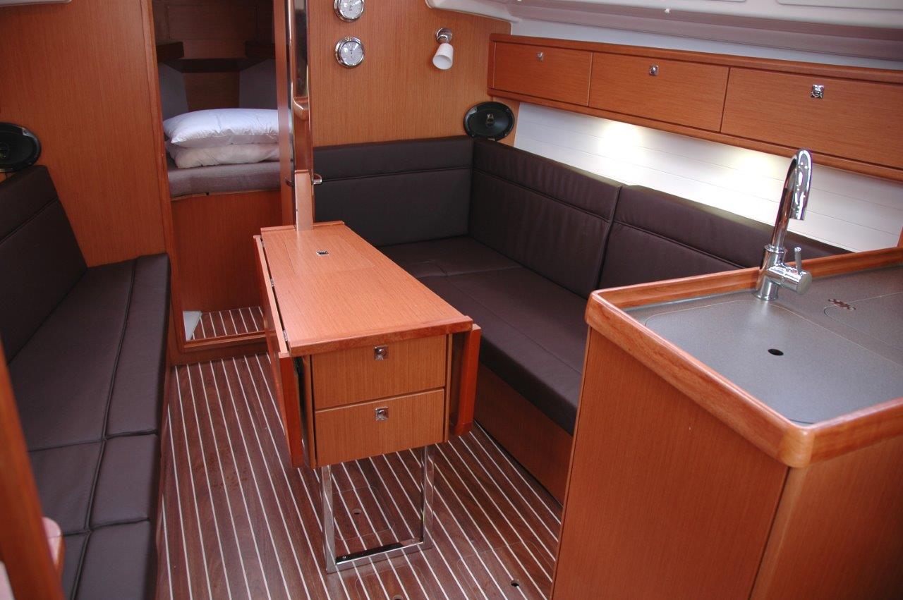 Bavaria Cruiser 33 — photo 10