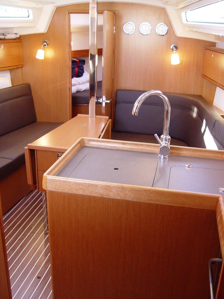 Bavaria Cruiser 34 — photo 9