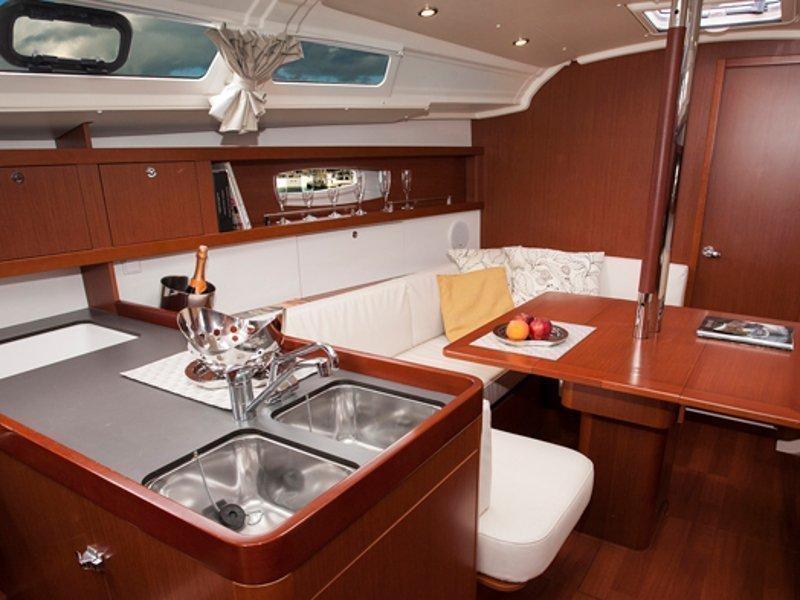 OCEANIS 37.1 — photo 243